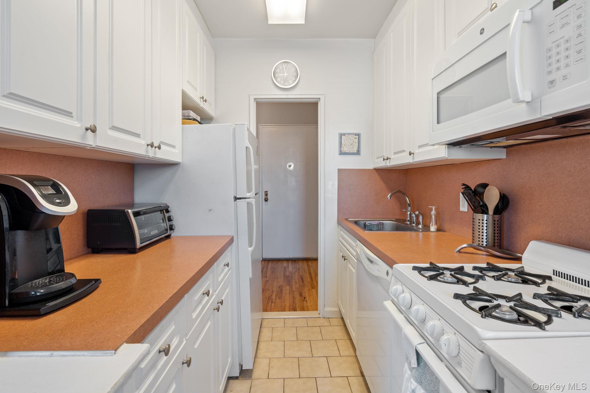 16 Main # 3C, East Rockaway, NY 11518