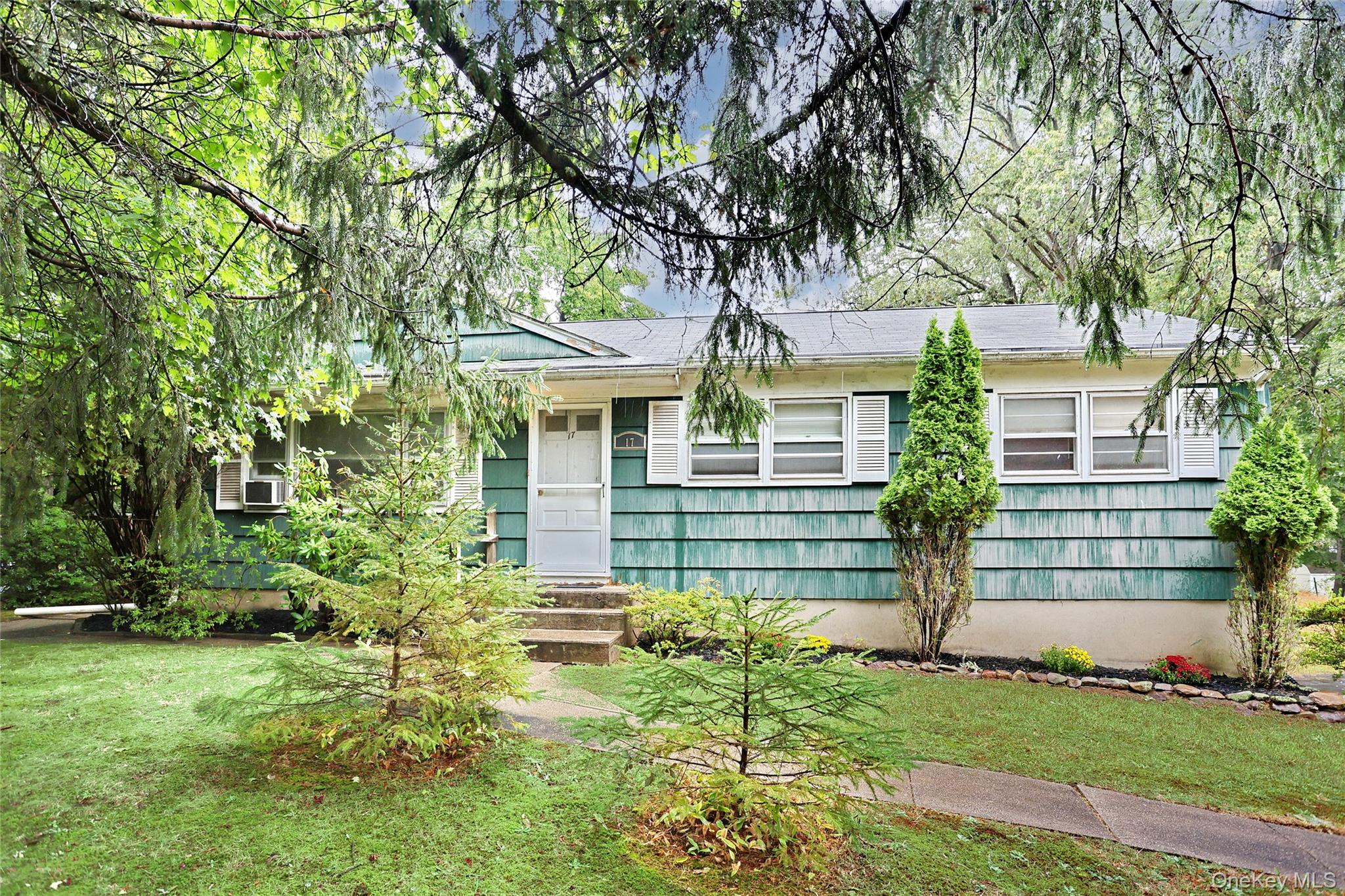 17 Midway Road, Chestnut Ridge, NY 10977