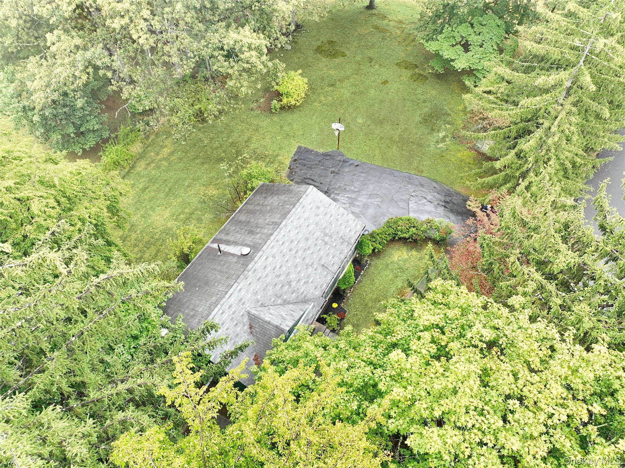 17 Midway Road, Chestnut Ridge, NY 10977