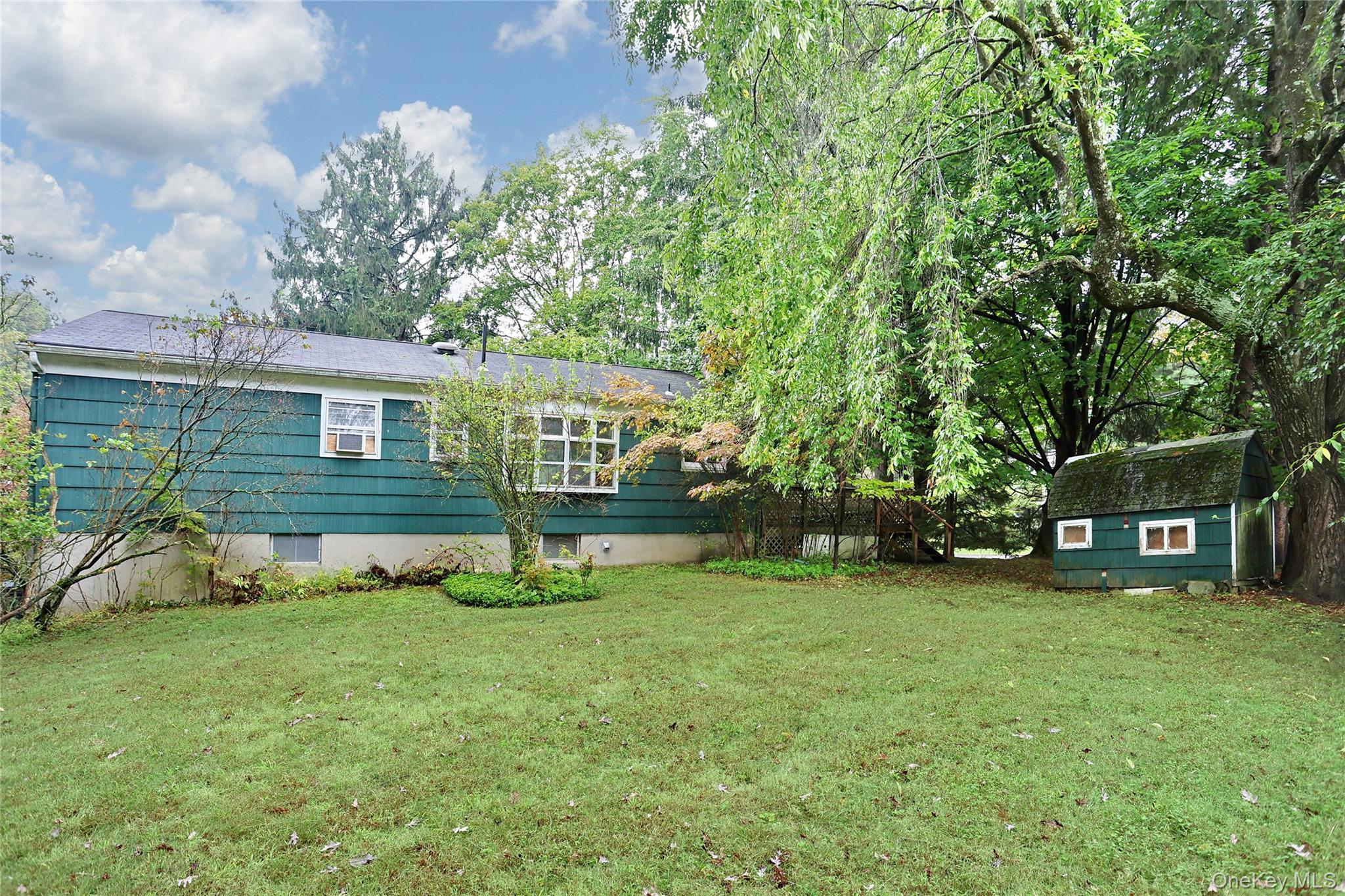 17 Midway Road, Chestnut Ridge, NY 10977