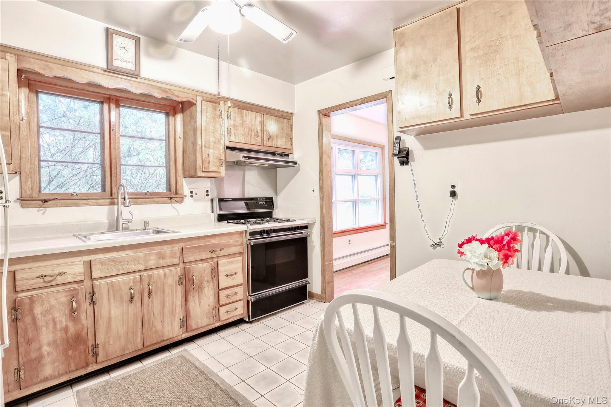 17 Midway Road, Chestnut Ridge, NY 10977