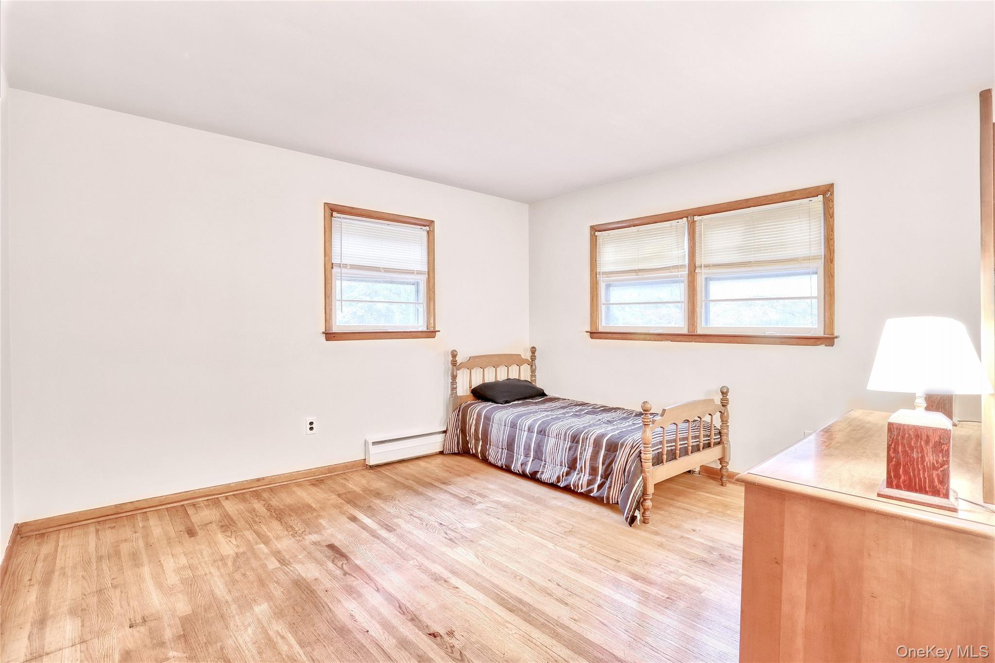 17 Midway Road, Chestnut Ridge, NY 10977