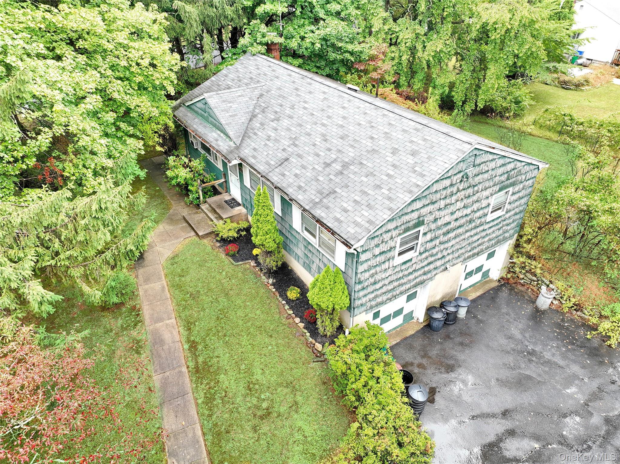 17 Midway Road, Chestnut Ridge, NY 10977