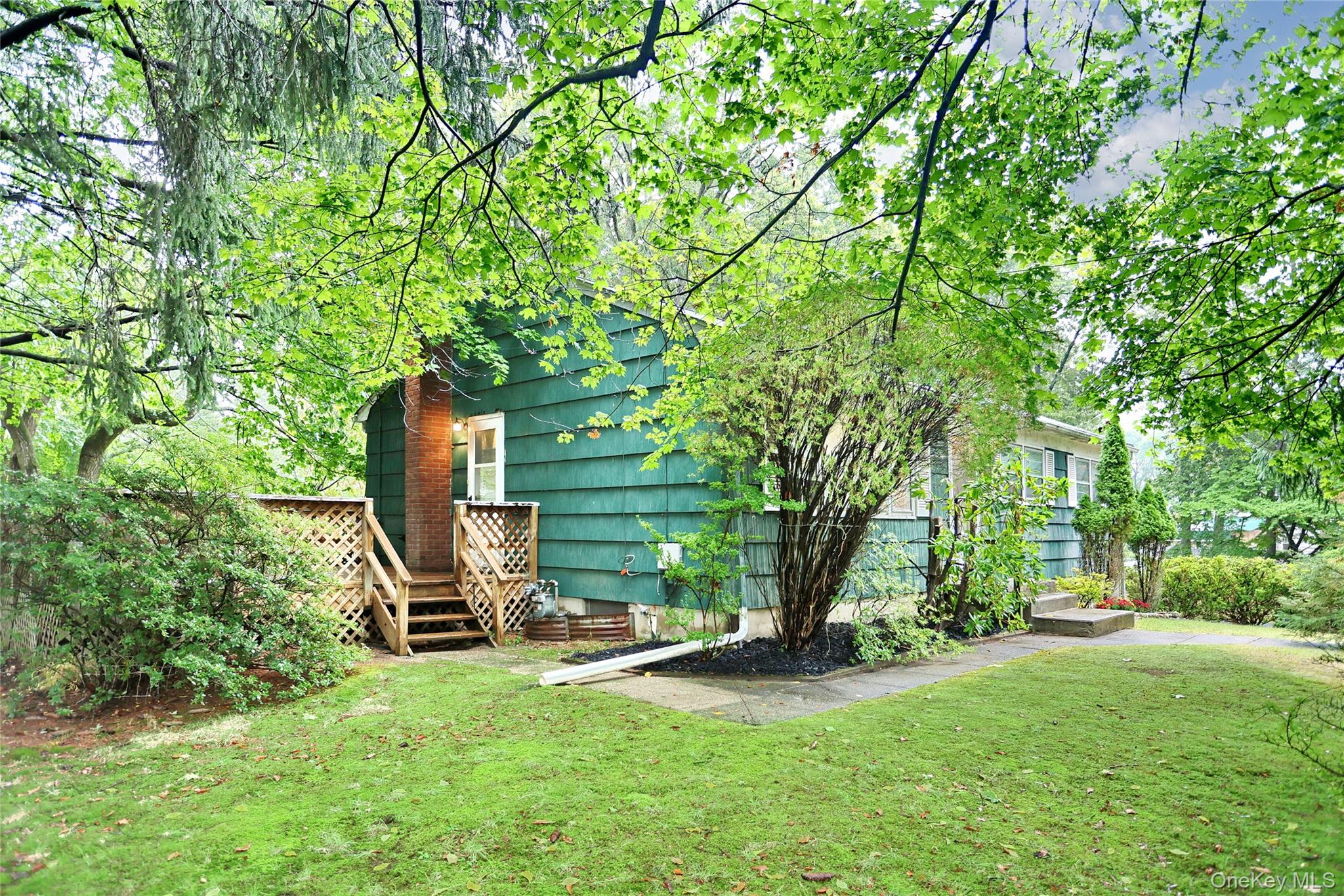 17 Midway Road, Chestnut Ridge, NY 10977