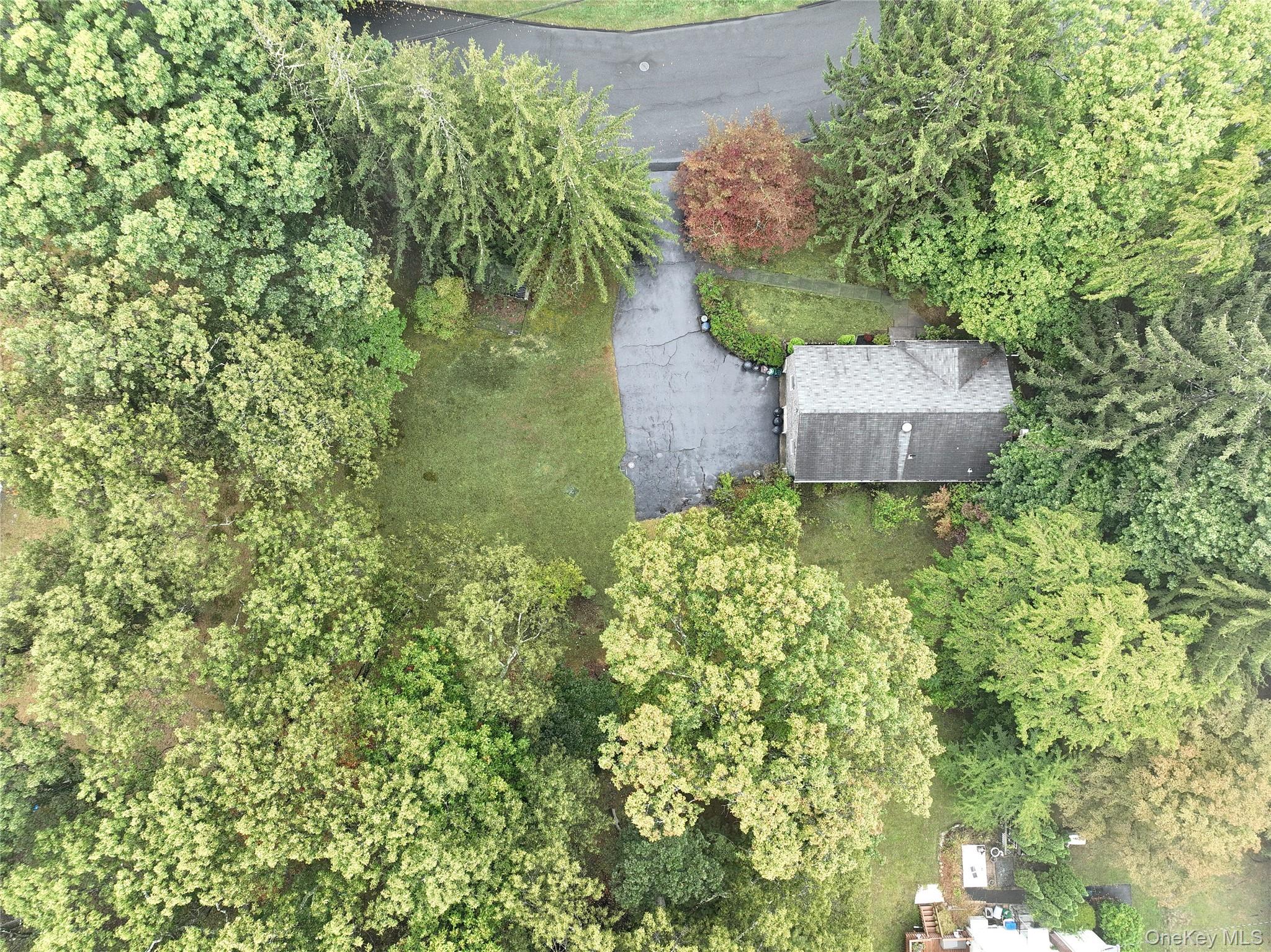 17 Midway Road, Chestnut Ridge, NY 10977