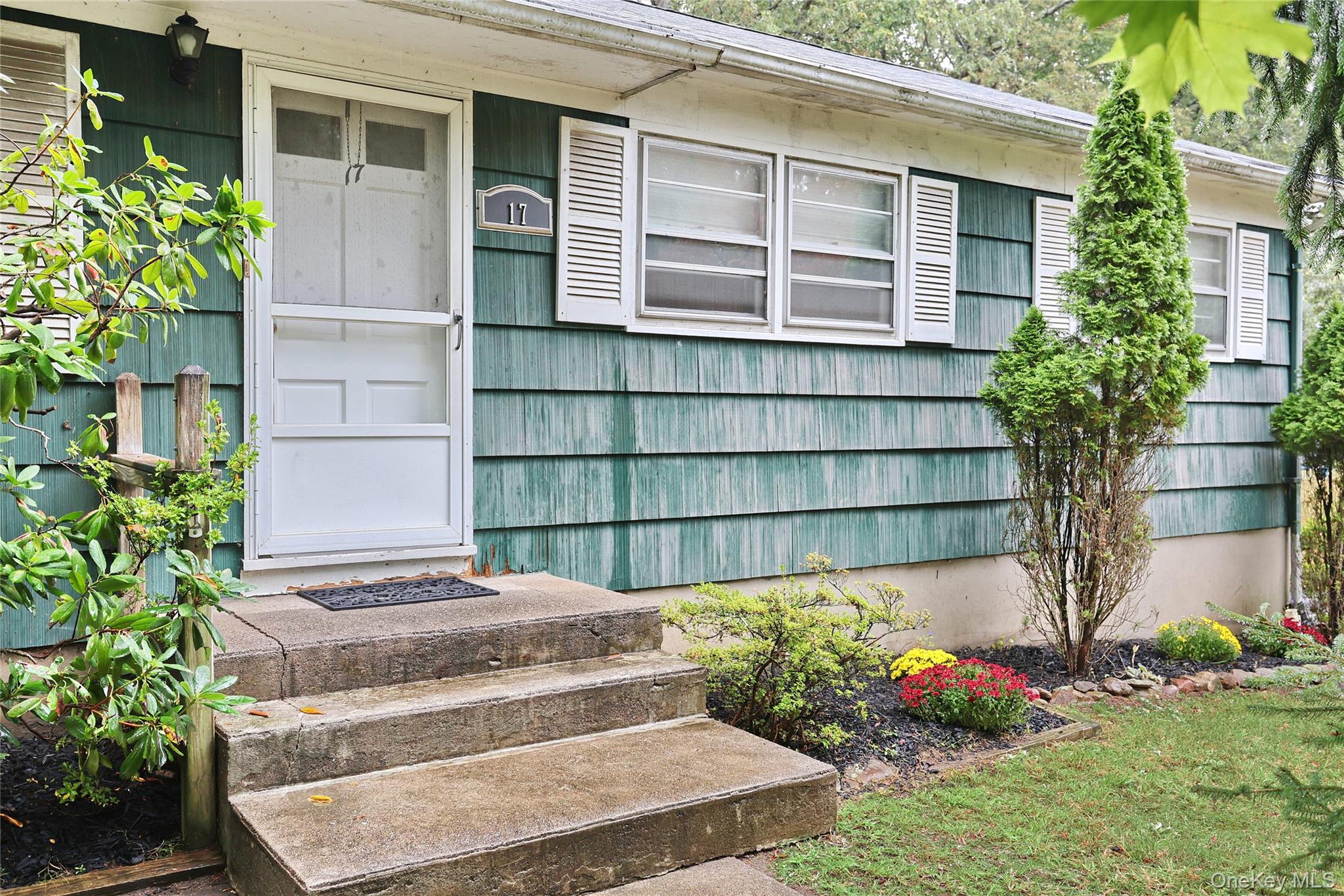 17 Midway Road, Chestnut Ridge, NY 10977