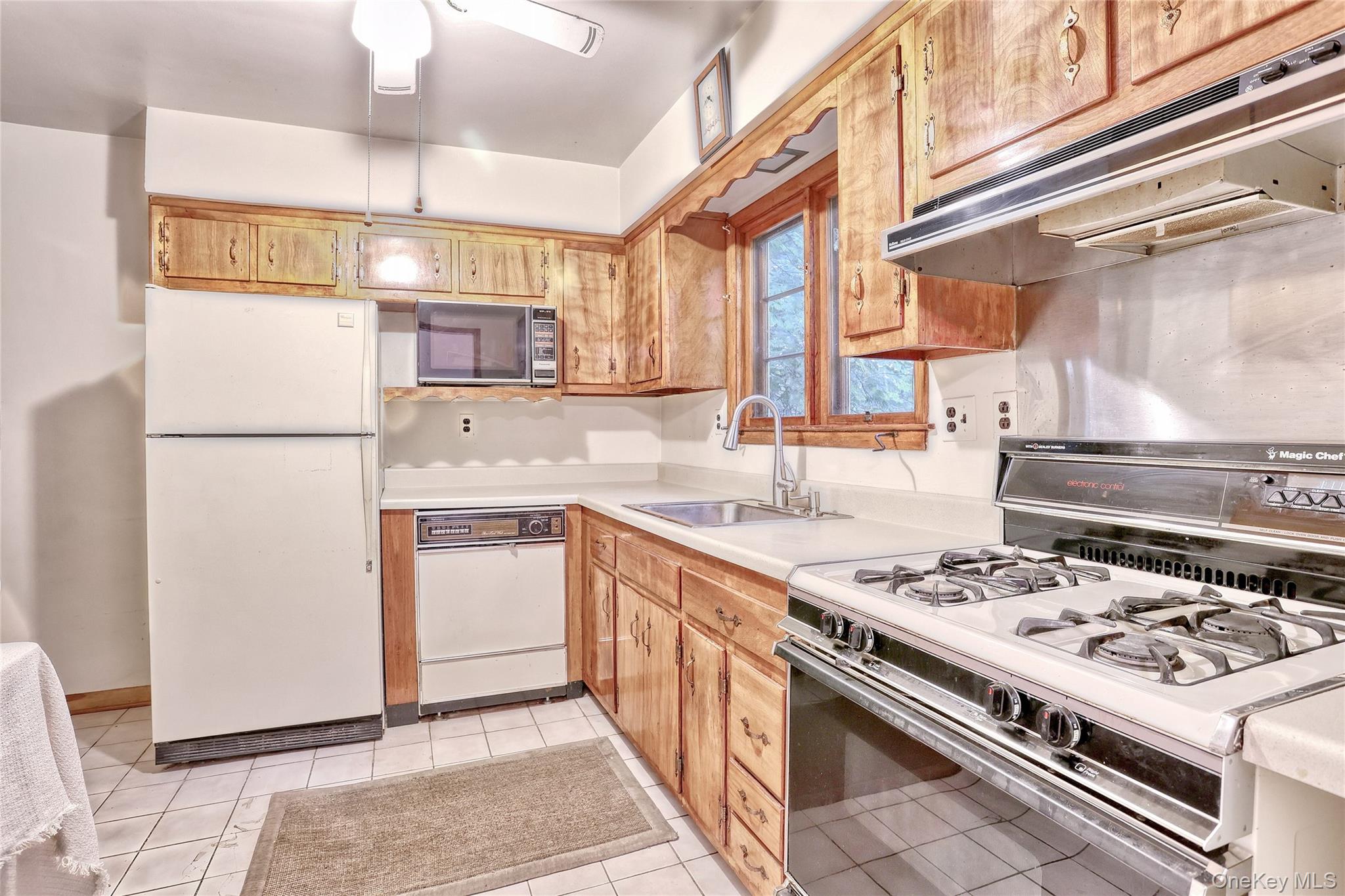 17 Midway Road, Chestnut Ridge, NY 10977