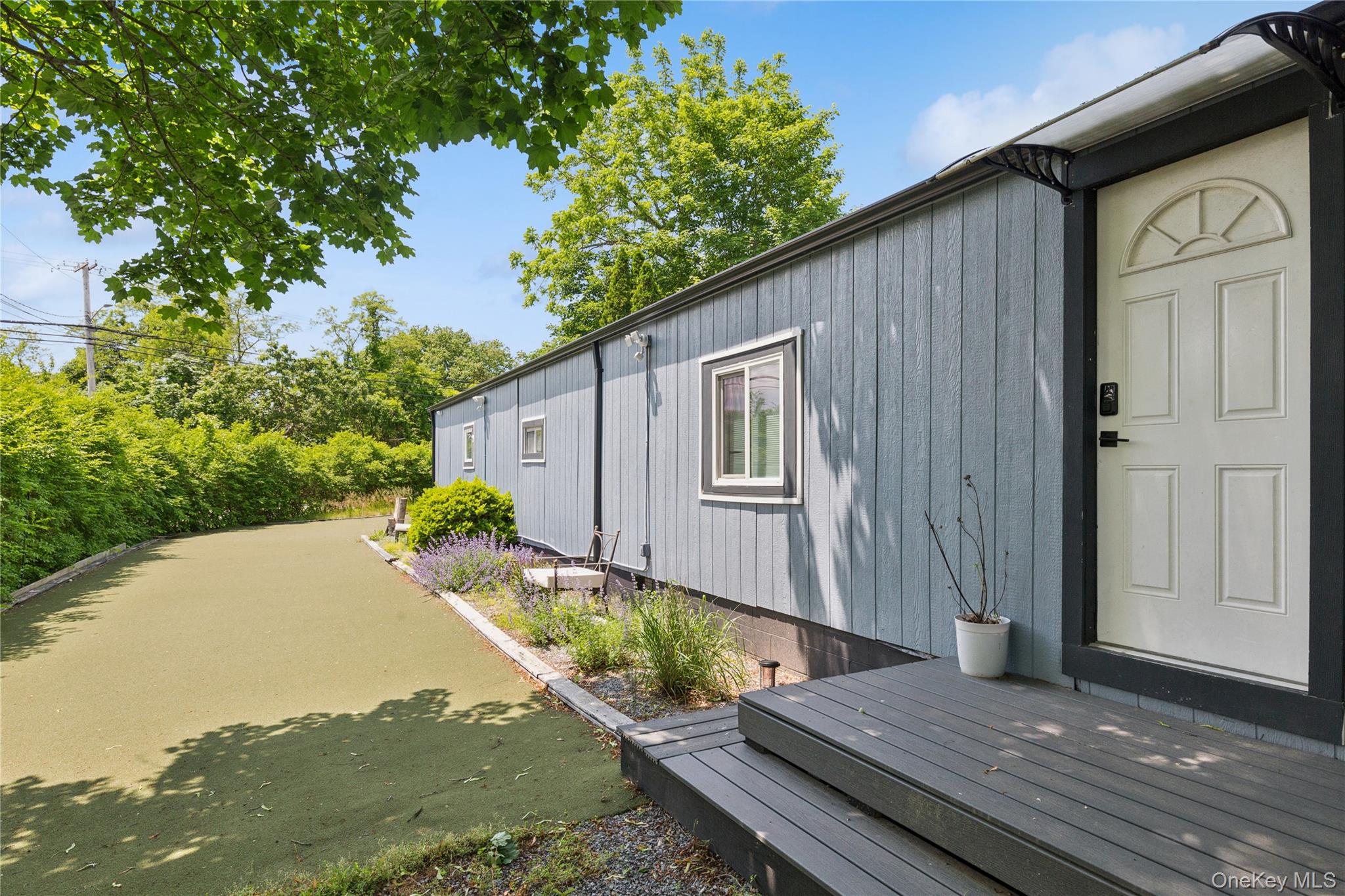 8 North Railroad Avenue, Jamesport, NY 11901-6016