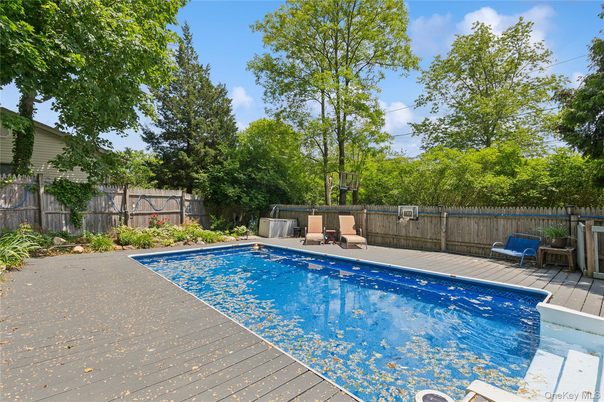 8 North Railroad Avenue, Jamesport, NY 11901-6016