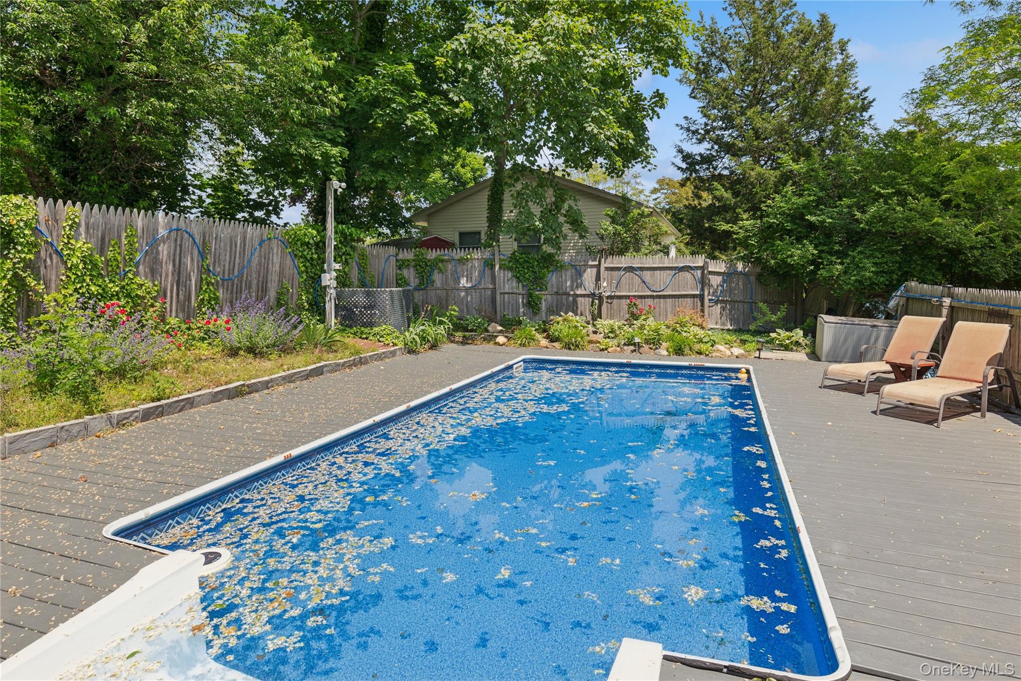 8 North Railroad Avenue, Jamesport, NY 11901-6016