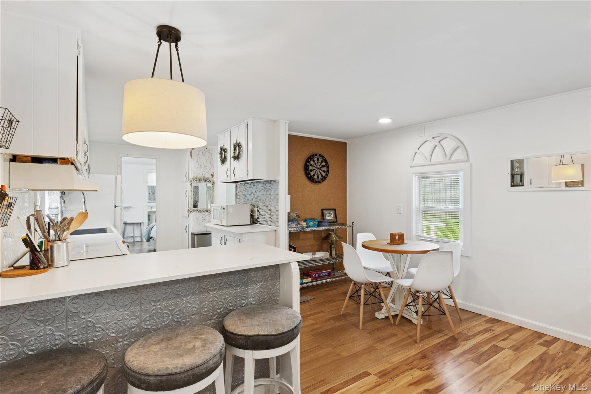 8 North Railroad Avenue, Jamesport, NY 11901-6016