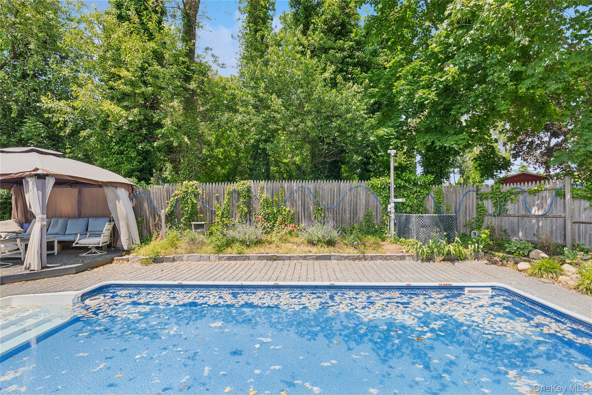 8 North Railroad Avenue, Jamesport, NY 11901-6016