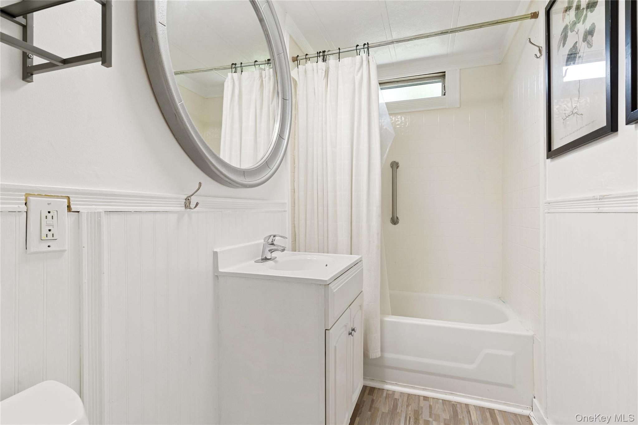 8 North Railroad Avenue, Jamesport, NY 11901-6016