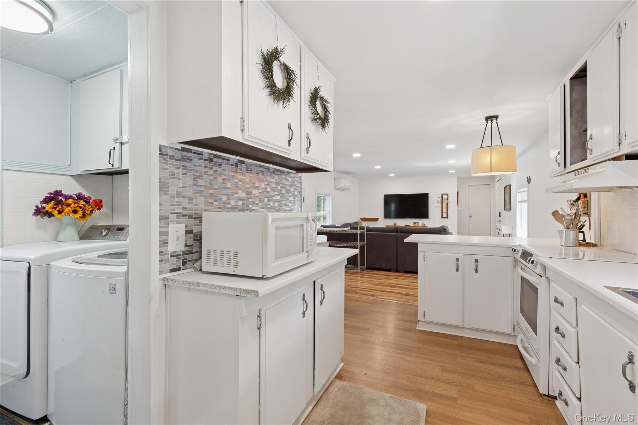 8 North Railroad Avenue, Jamesport, NY 11901-6016