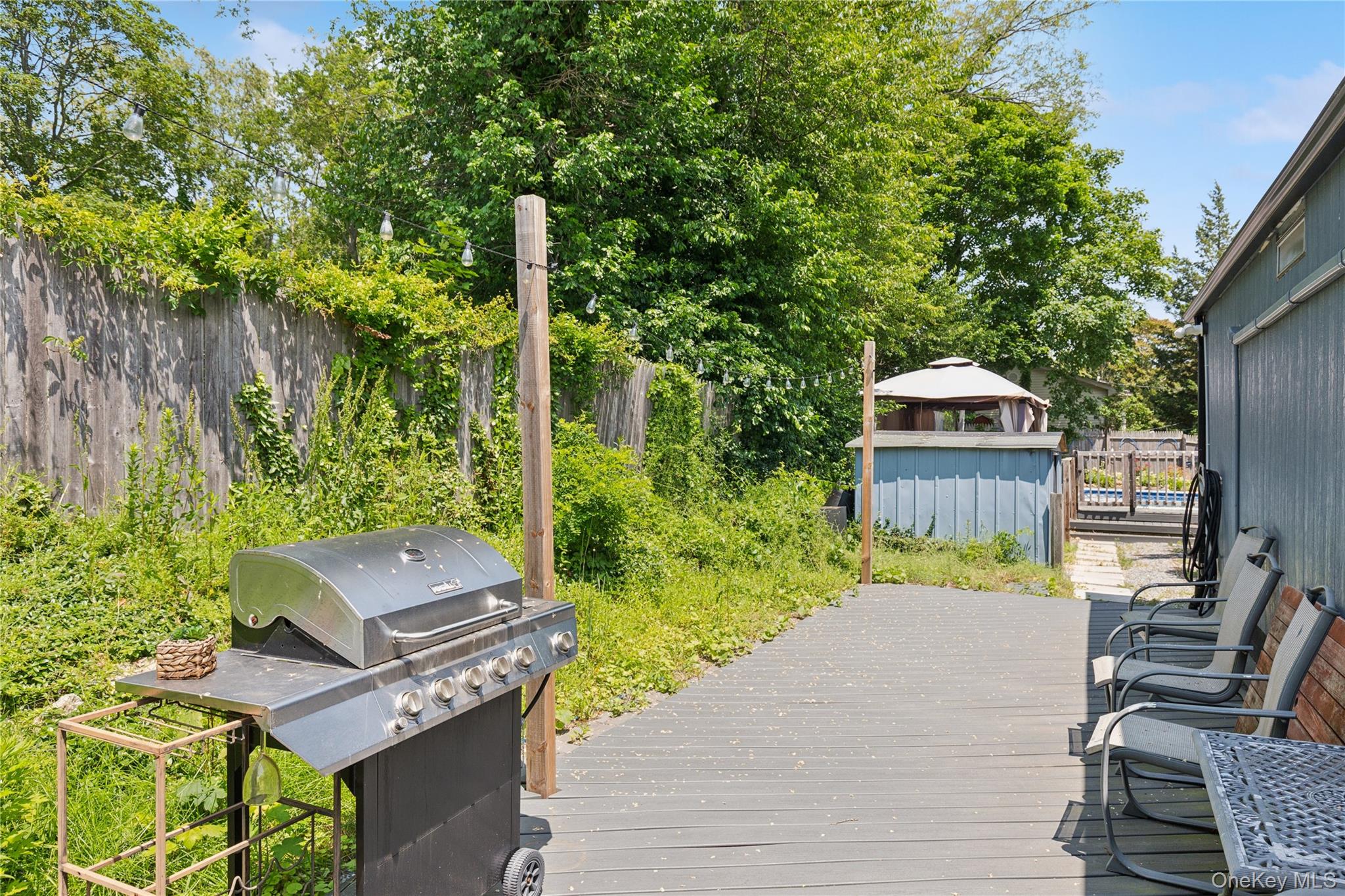 8 North Railroad Avenue, Jamesport, NY 11901-6016