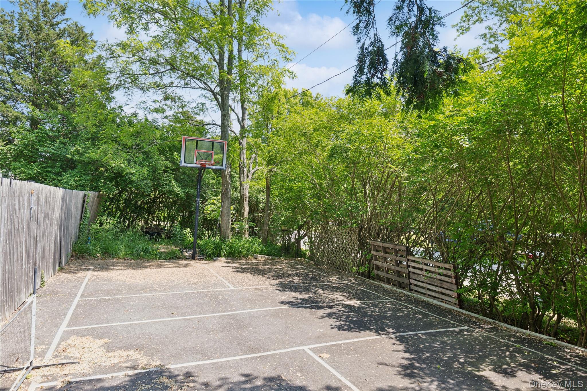 8 North Railroad Avenue, Jamesport, NY 11901-6016