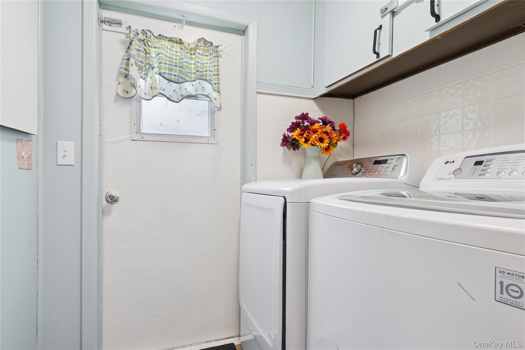 8 North Railroad Avenue, Jamesport, NY 11901-6016