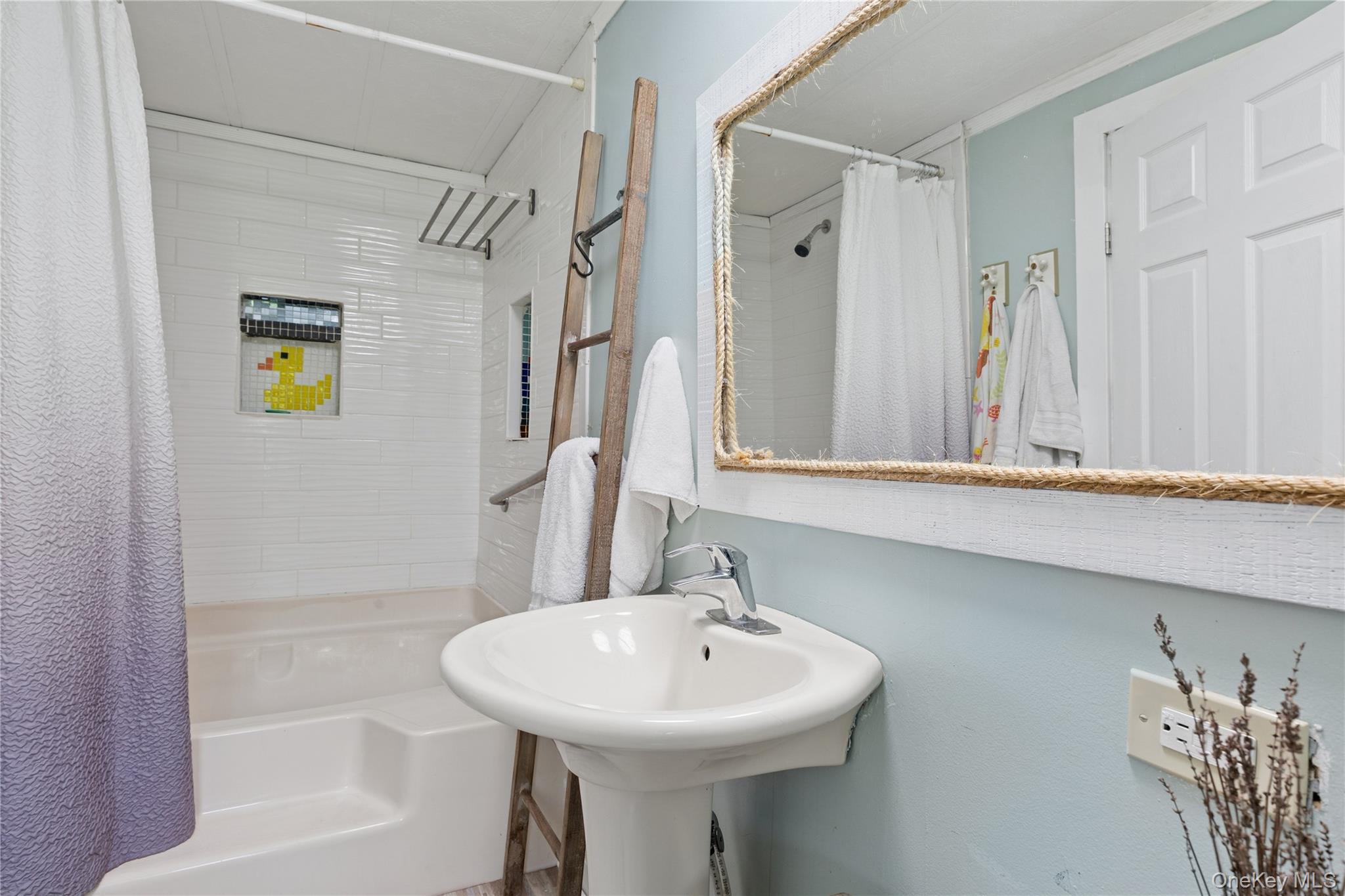 8 North Railroad Avenue, Jamesport, NY 11901-6016