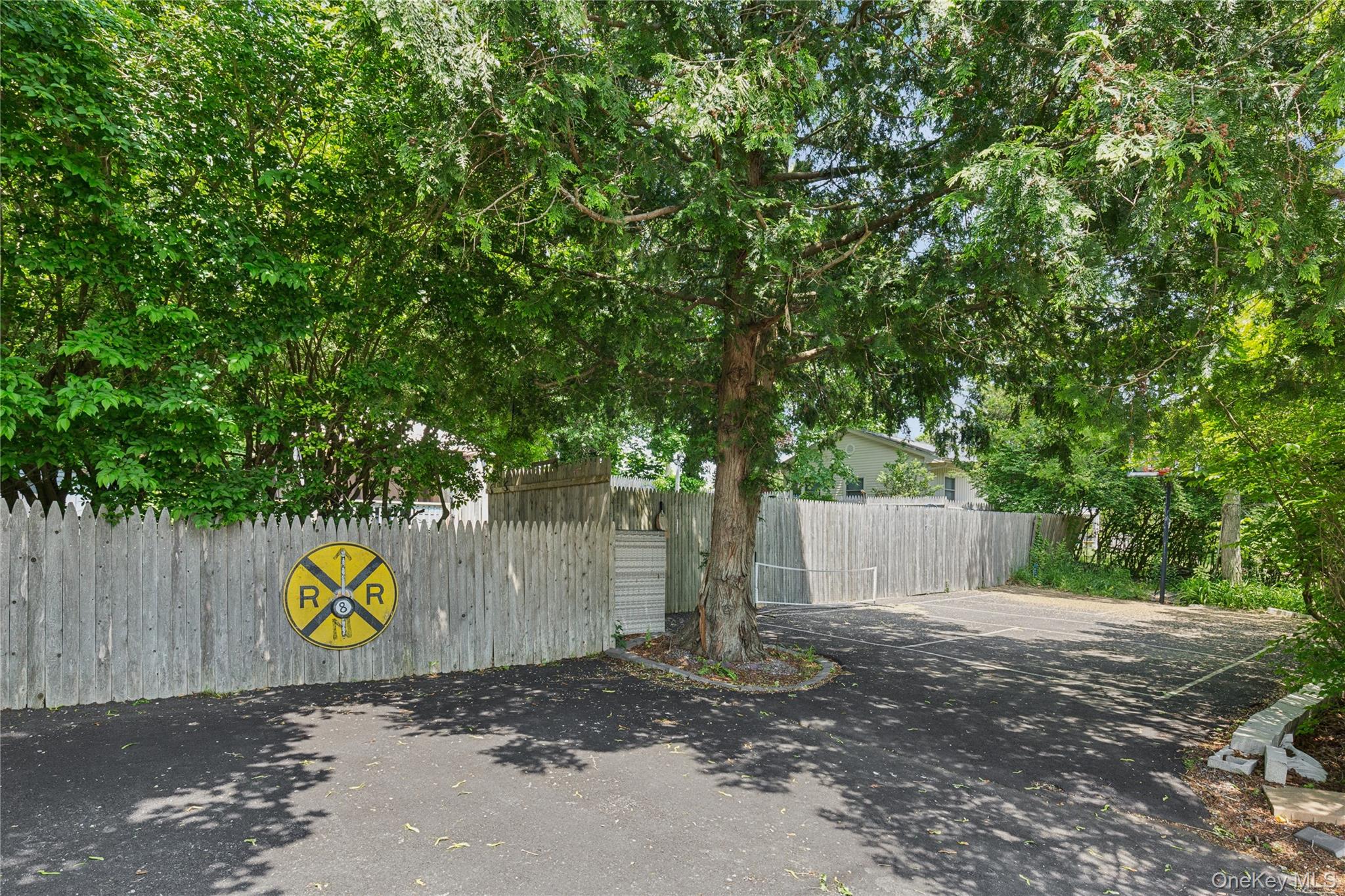 8 North Railroad Avenue, Jamesport, NY 11901-6016