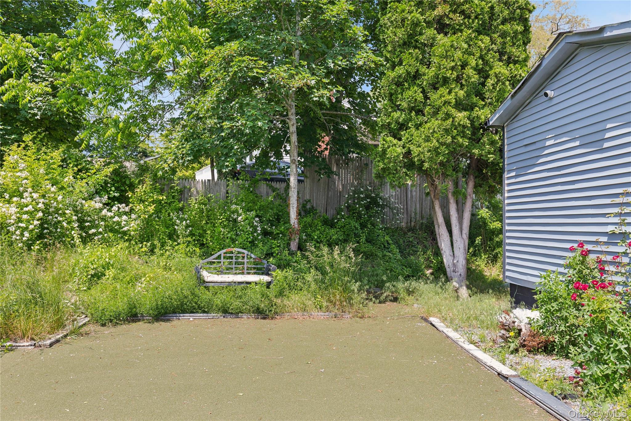 8 North Railroad Avenue, Jamesport, NY 11901-6016