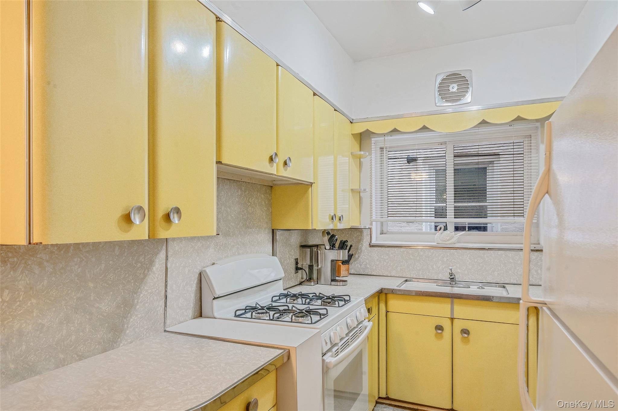 1932 W 13th Street, Brooklyn, NY 11223