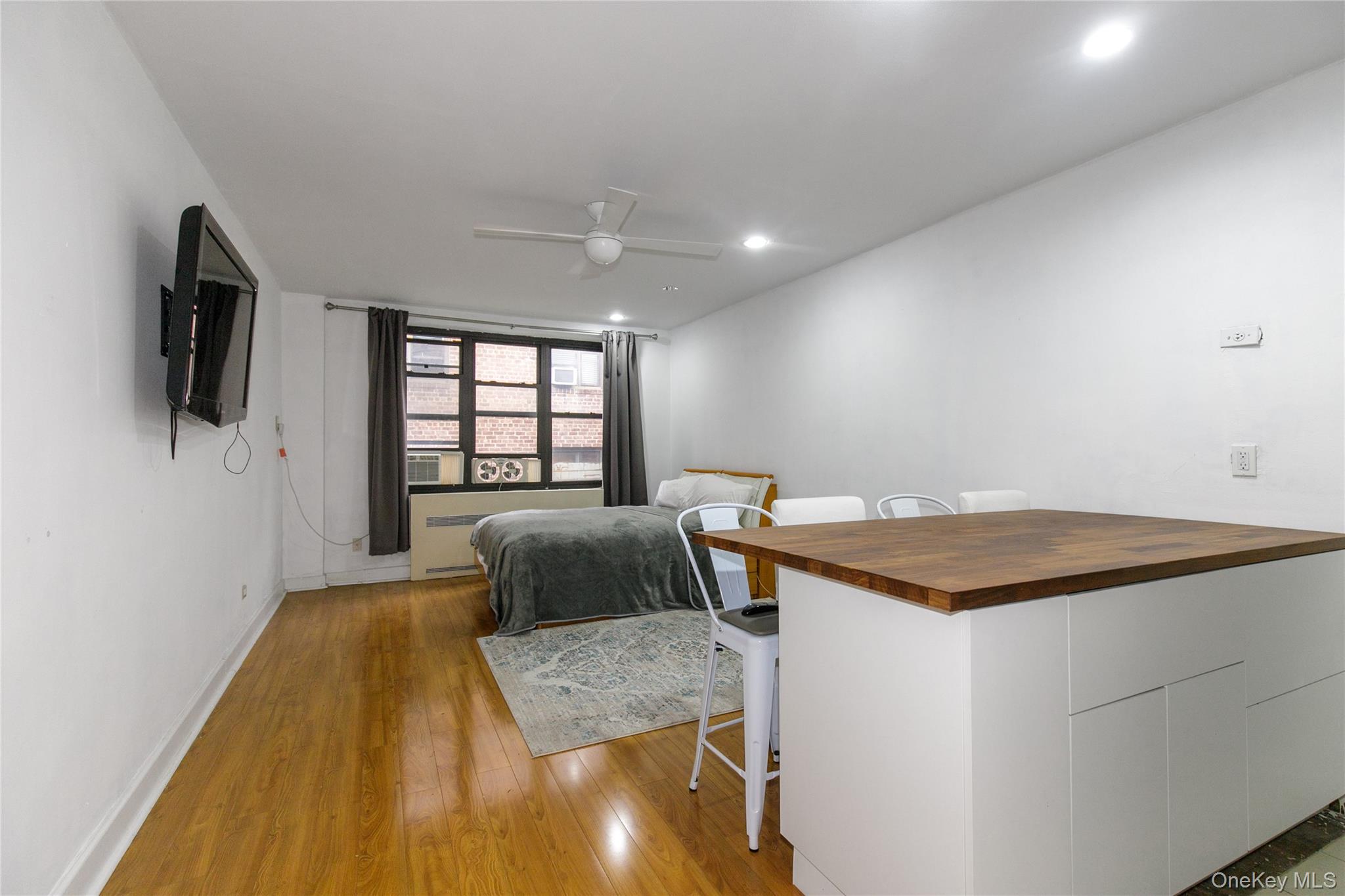 15 Canterbury Road # C10, Great Neck, NY 11021