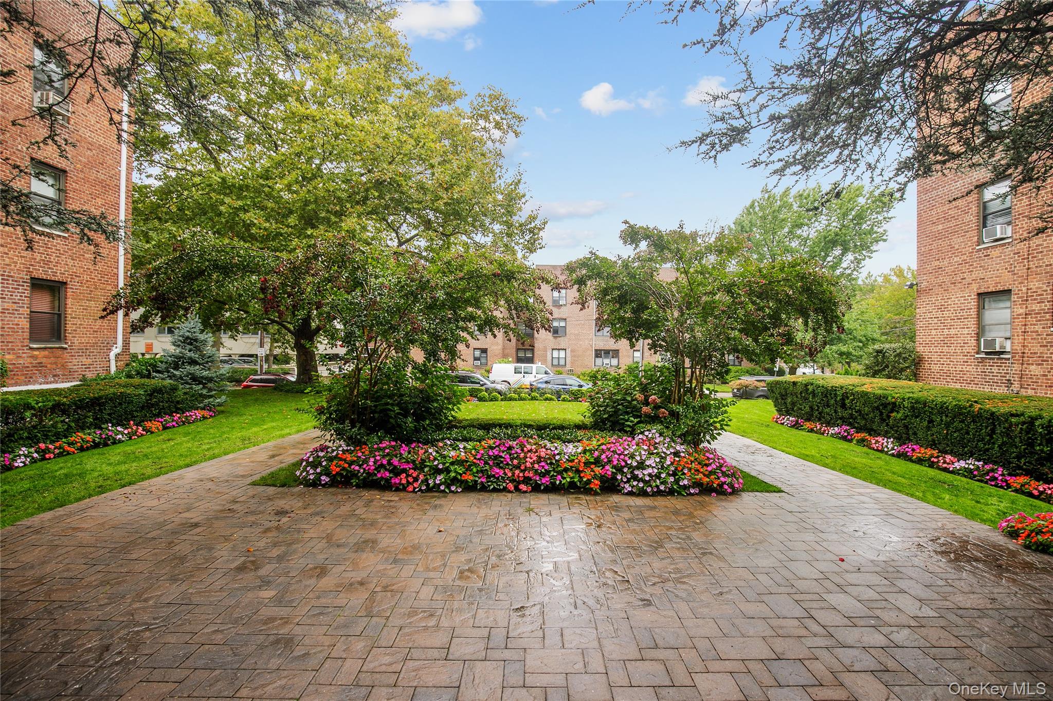 15 Canterbury Road # C10, Great Neck, NY 11021