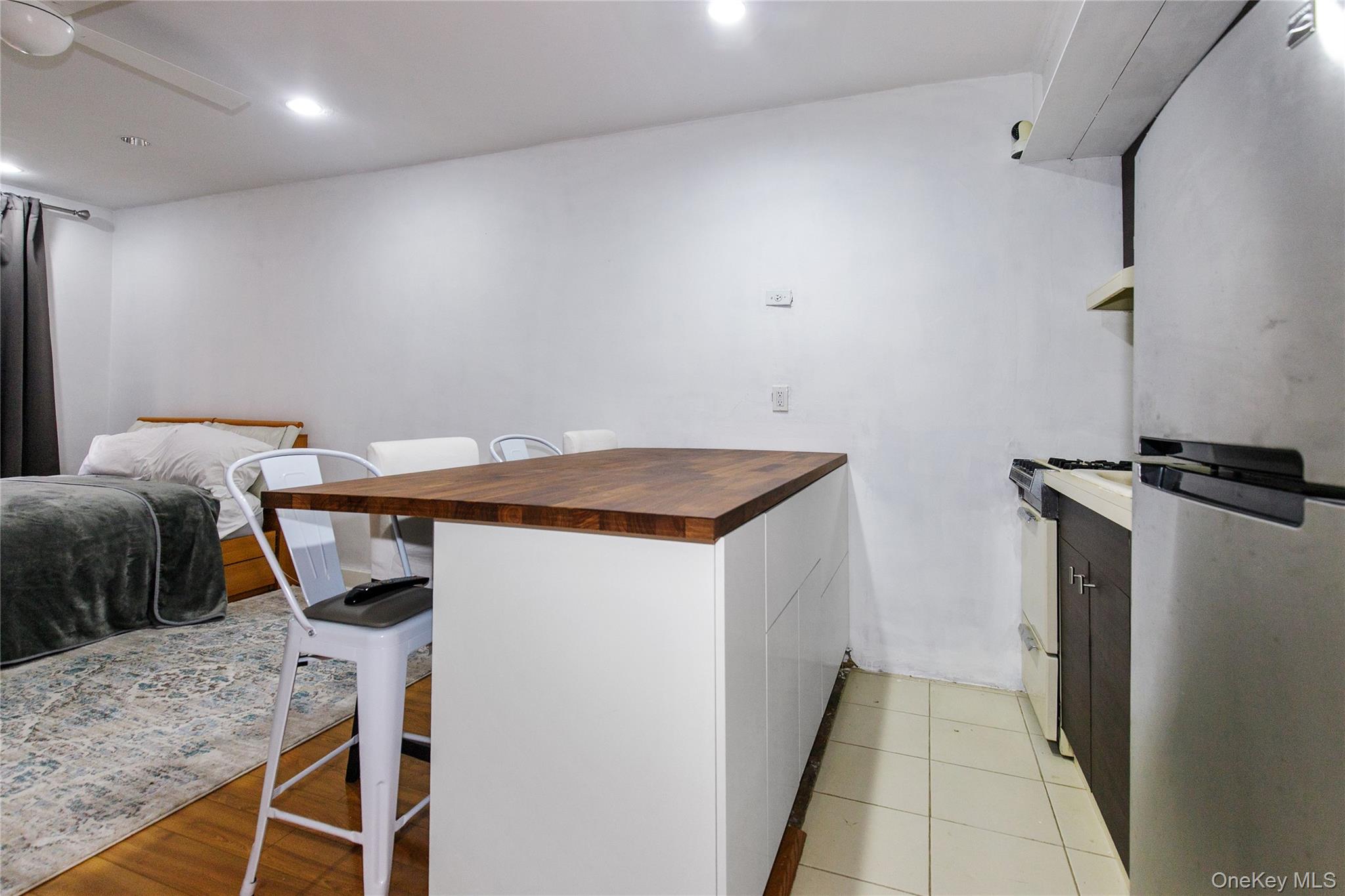 15 Canterbury Road # C10, Great Neck, NY 11021