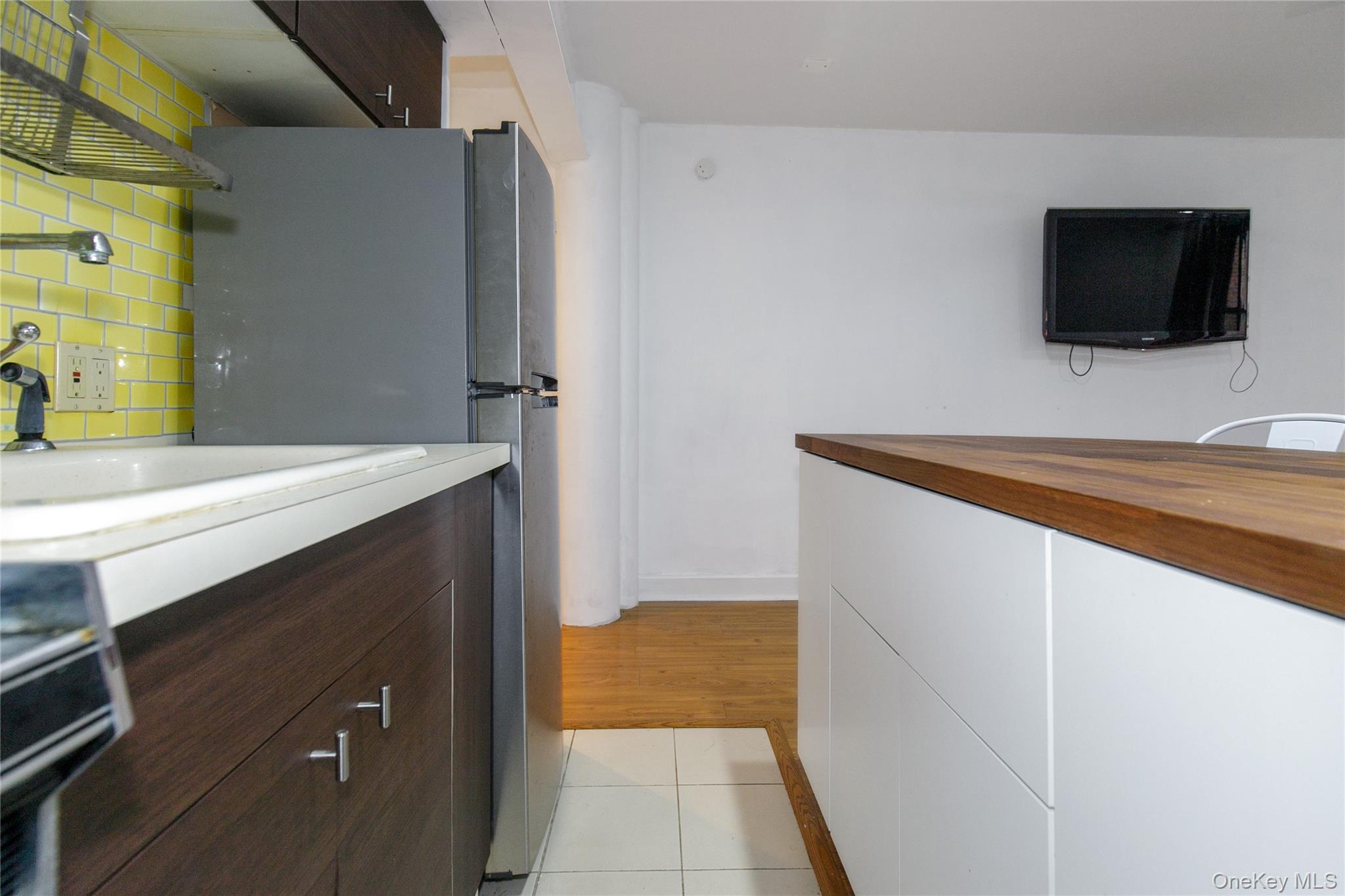 15 Canterbury Road # C10, Great Neck, NY 11021