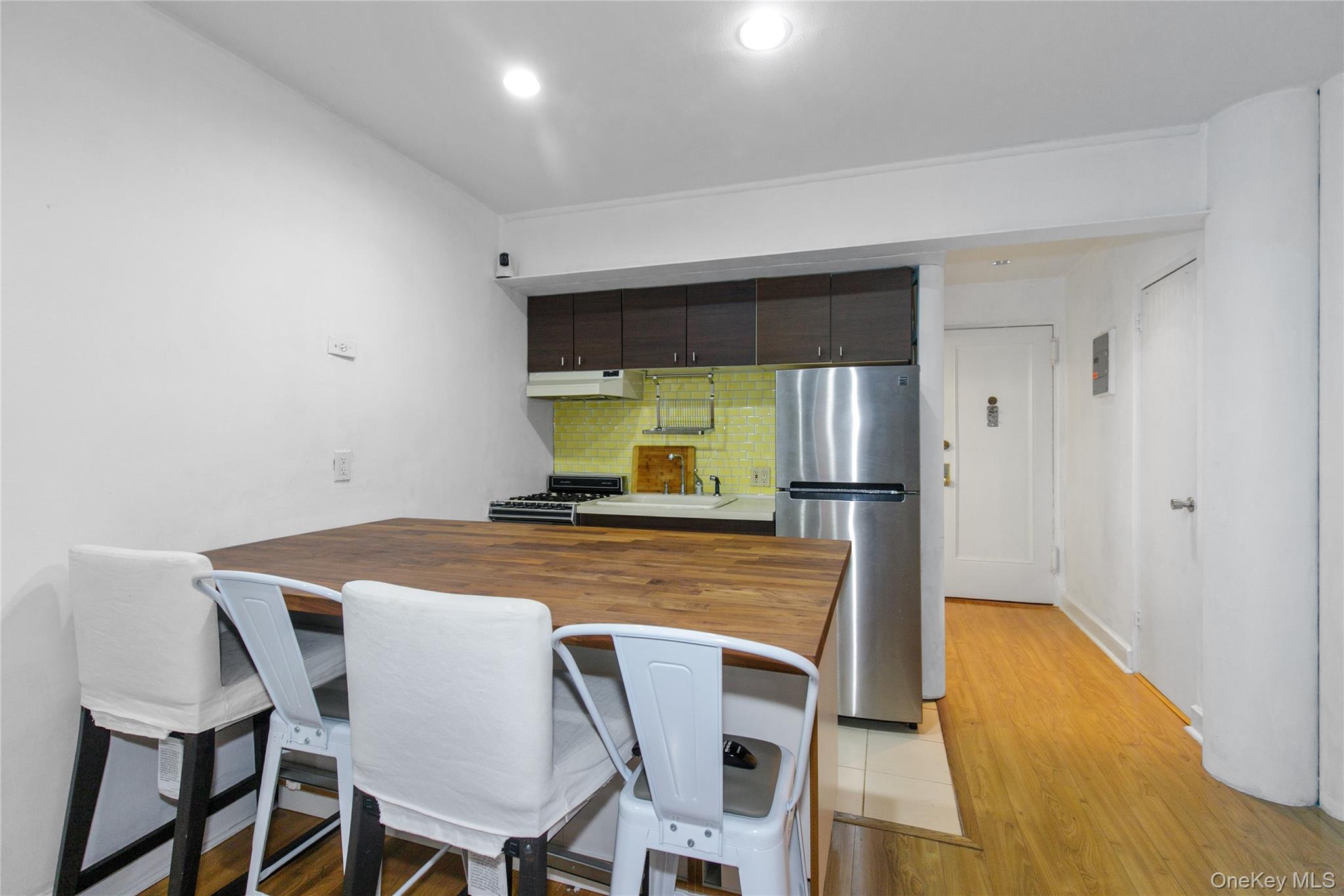 15 Canterbury Road # C10, Great Neck, NY 11021