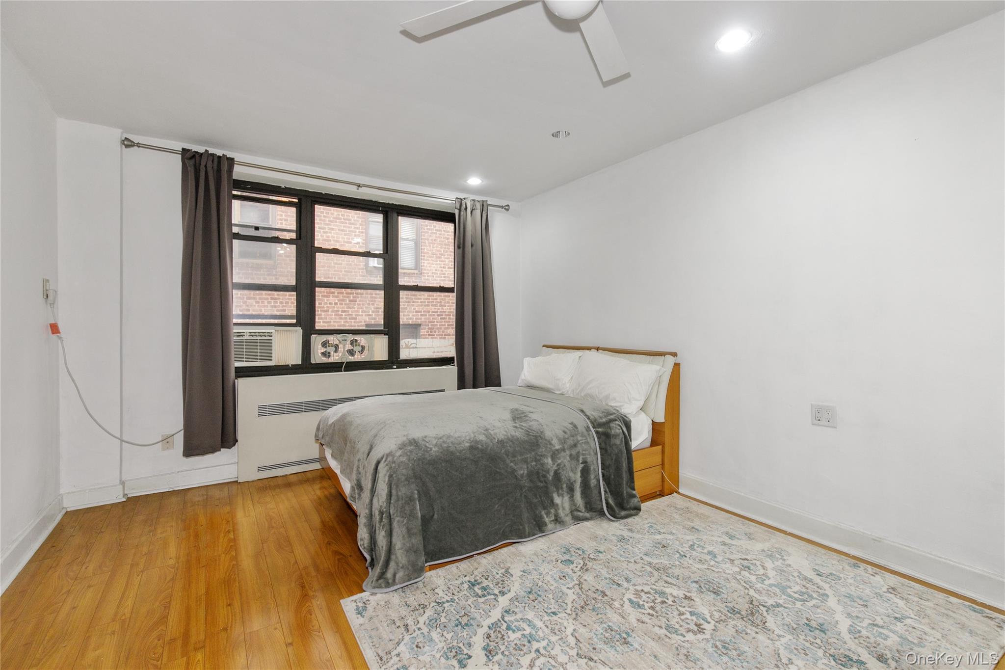 15 Canterbury Road # C10, Great Neck, NY 11021