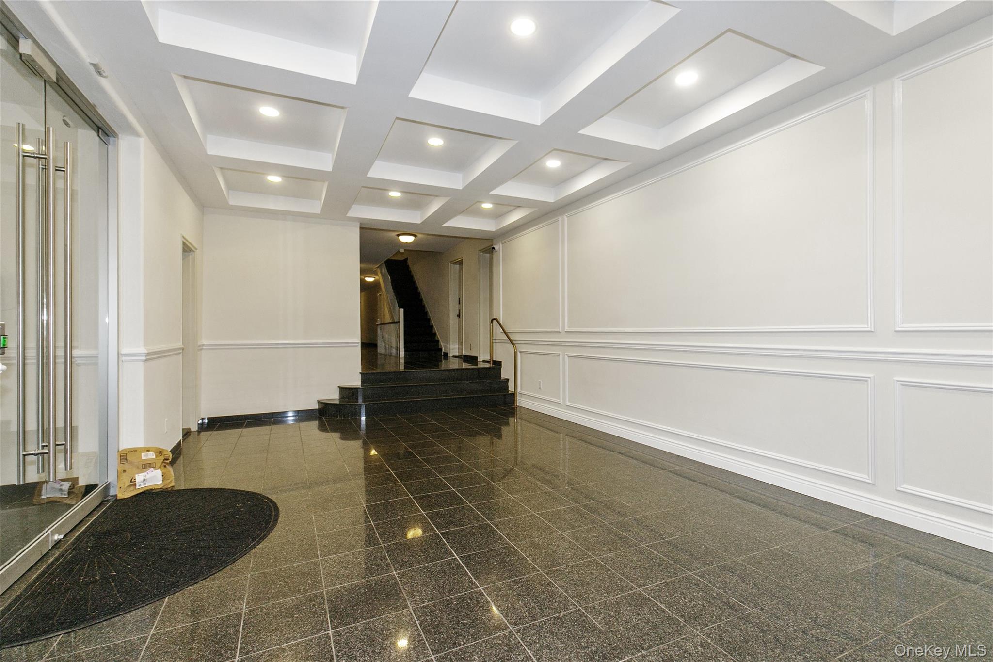 15 Canterbury Road # C10, Great Neck, NY 11021