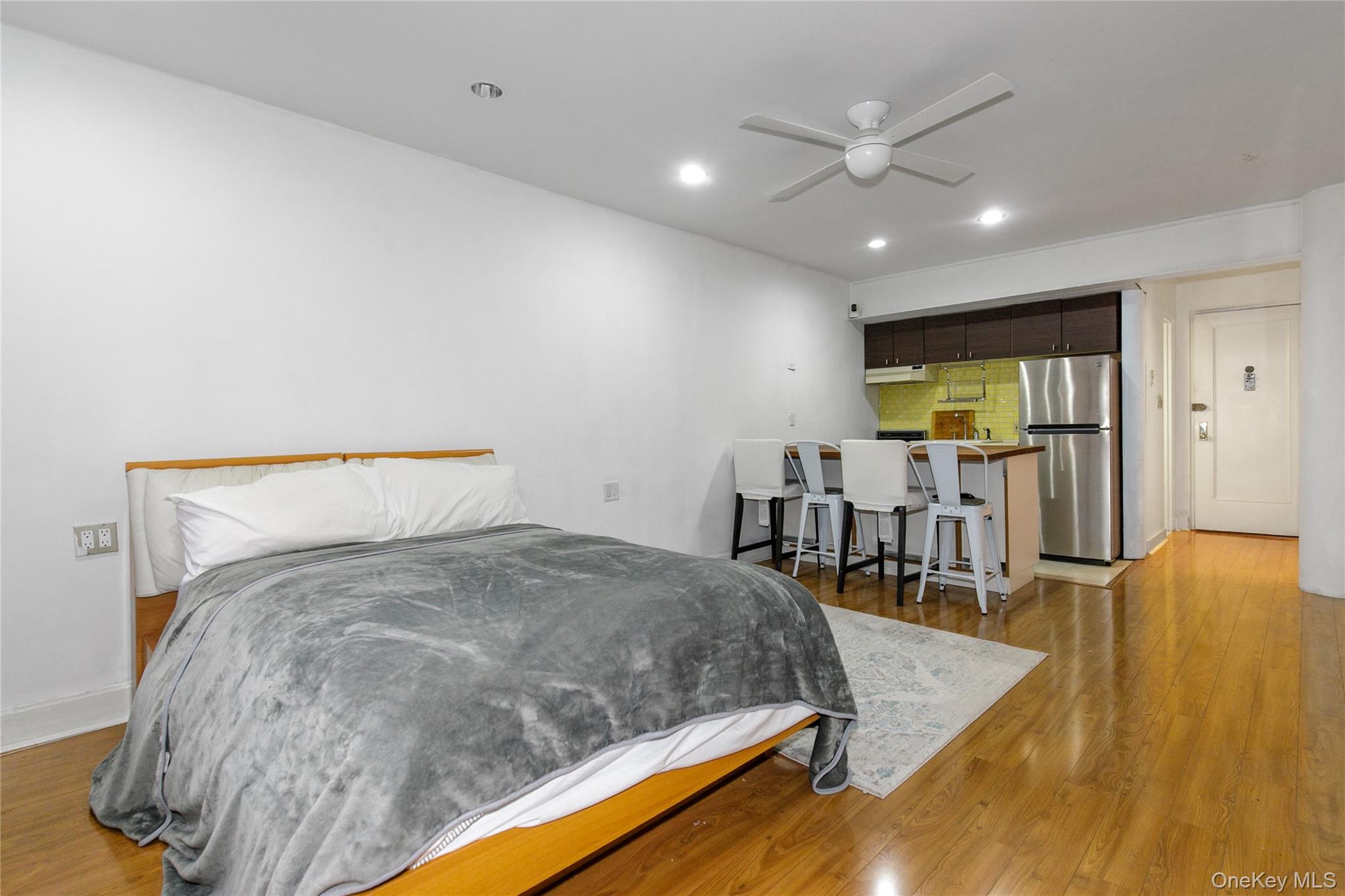 15 Canterbury Road # C10, Great Neck, NY 11021