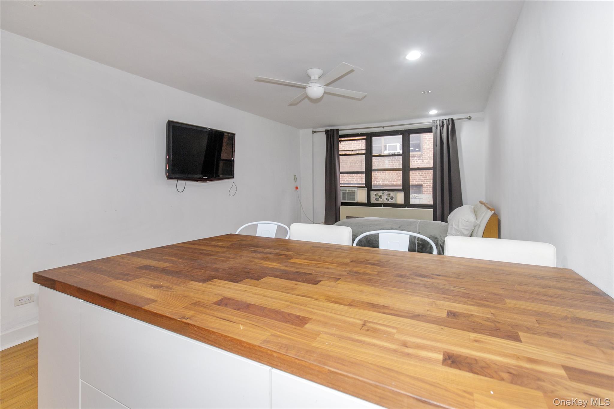 15 Canterbury Road # C10, Great Neck, NY 11021