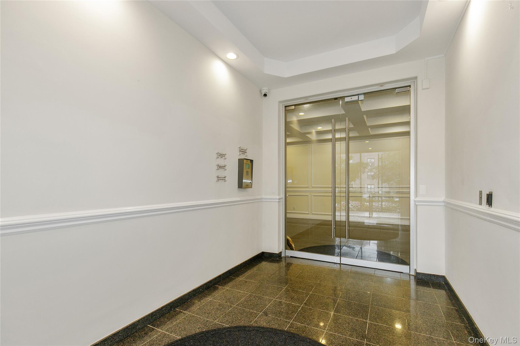 15 Canterbury Road # C10, Great Neck, NY 11021