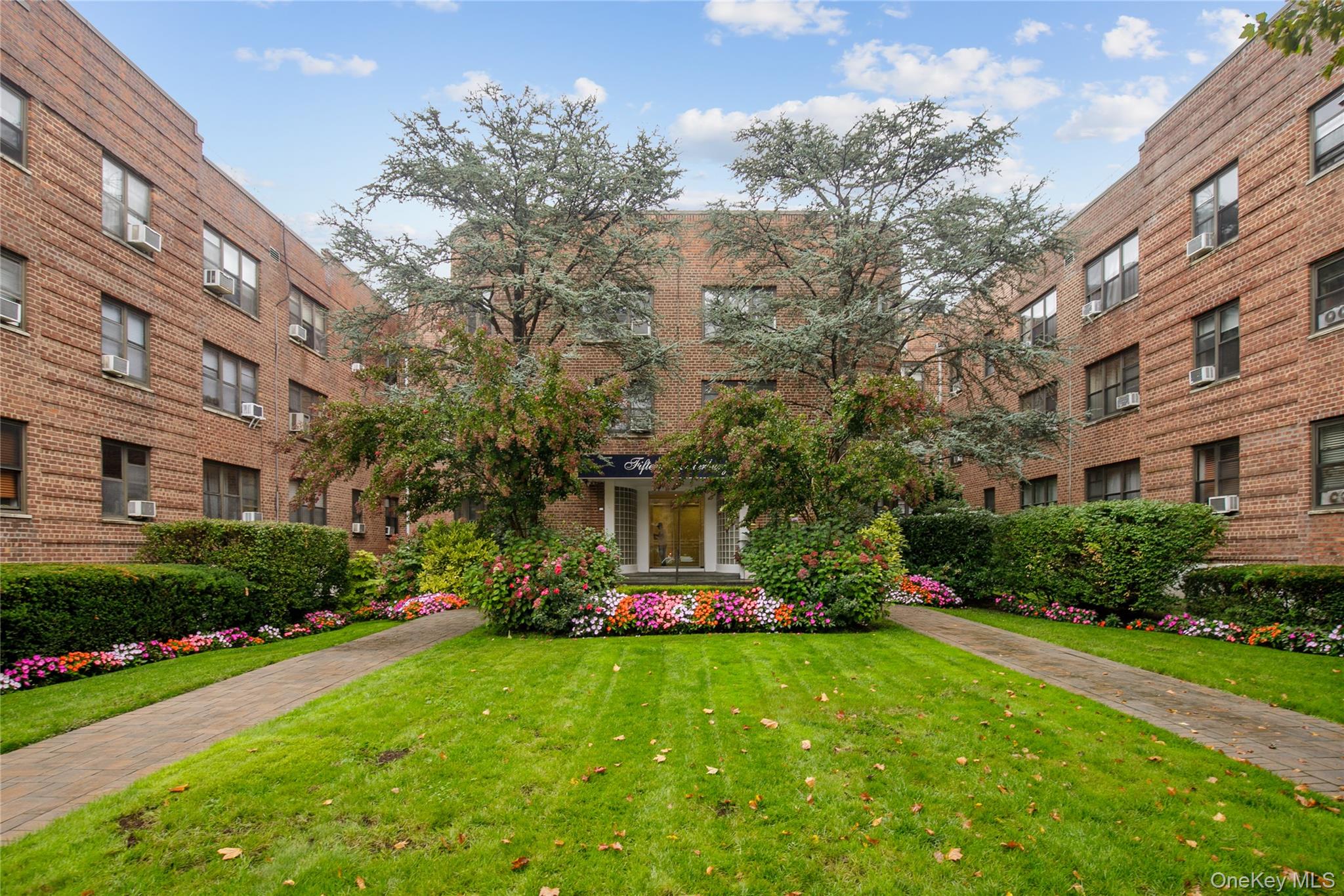 15 Canterbury Road # C10, Great Neck, NY 11021