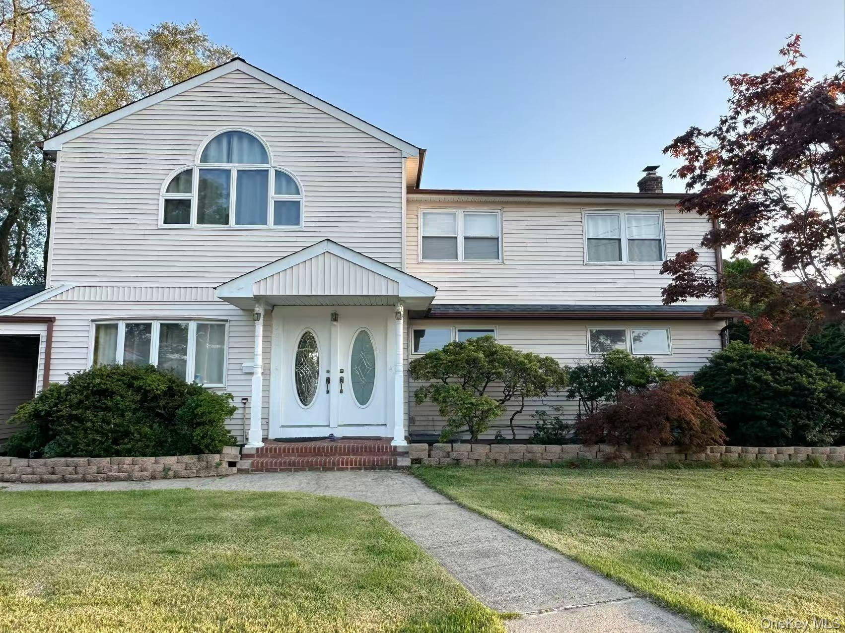 200 Saint Regis Drive, Massapequa, NY 11762