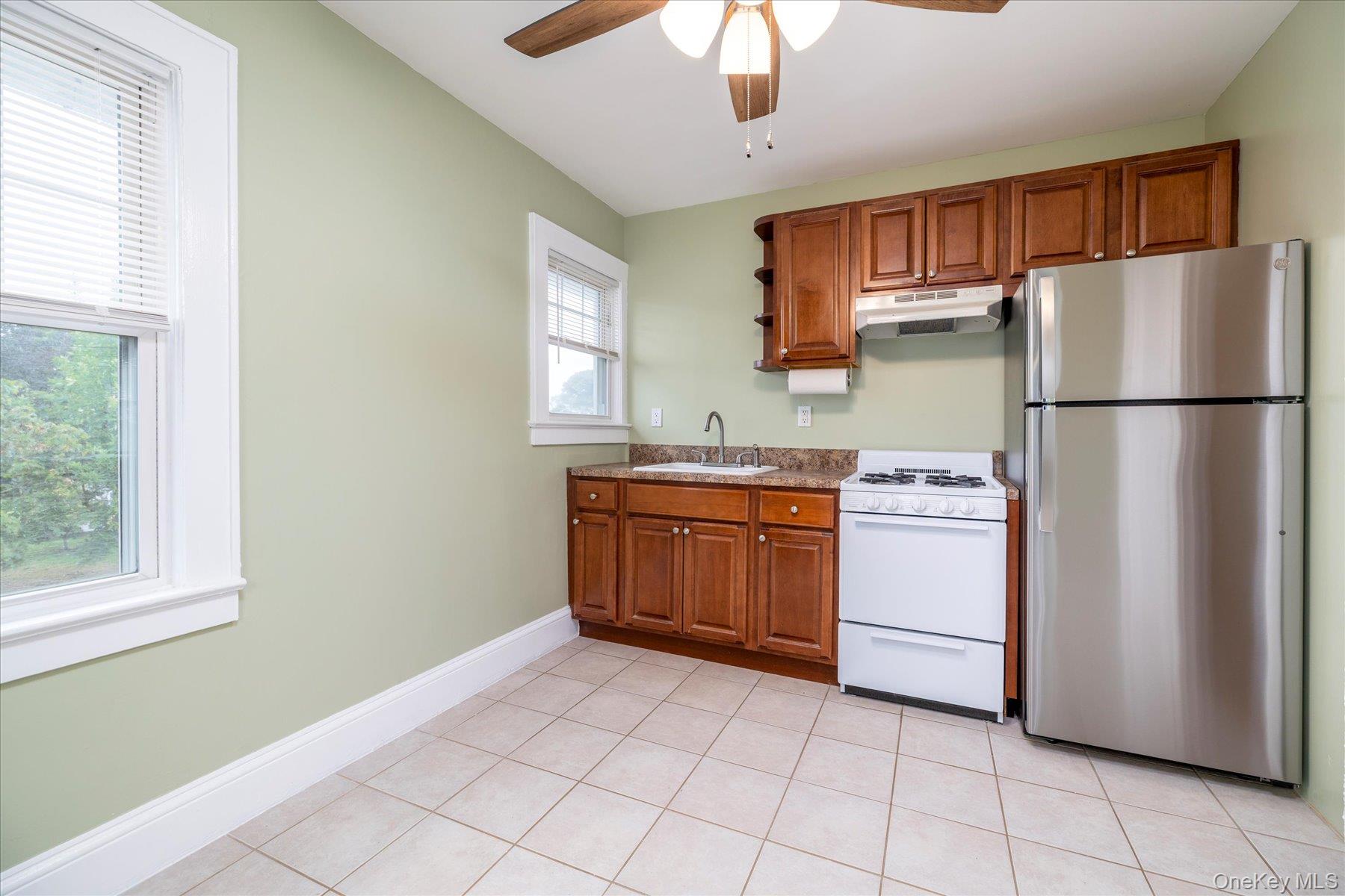 25 Aldred # 2, Rockville Centre, NY 11570