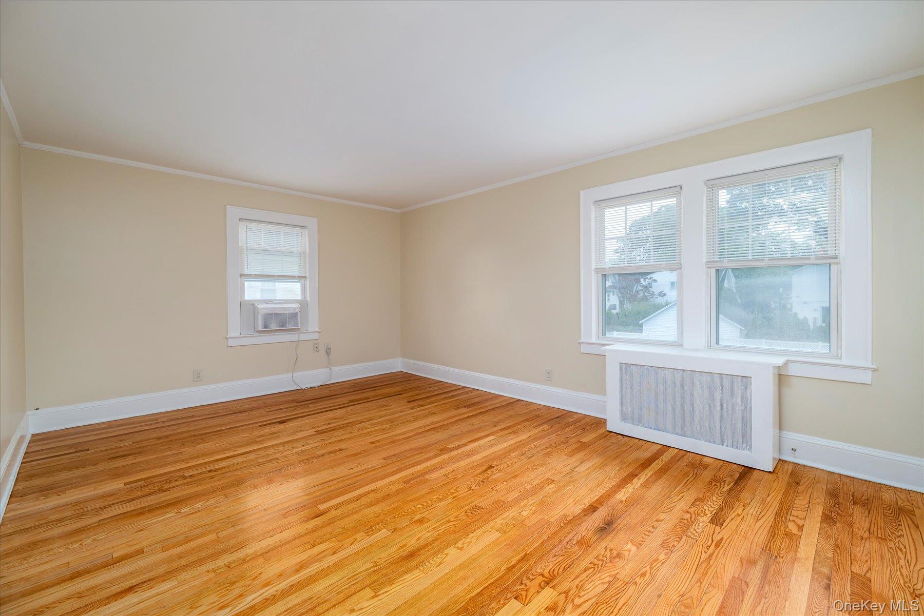 25 Aldred # 2, Rockville Centre, NY 11570