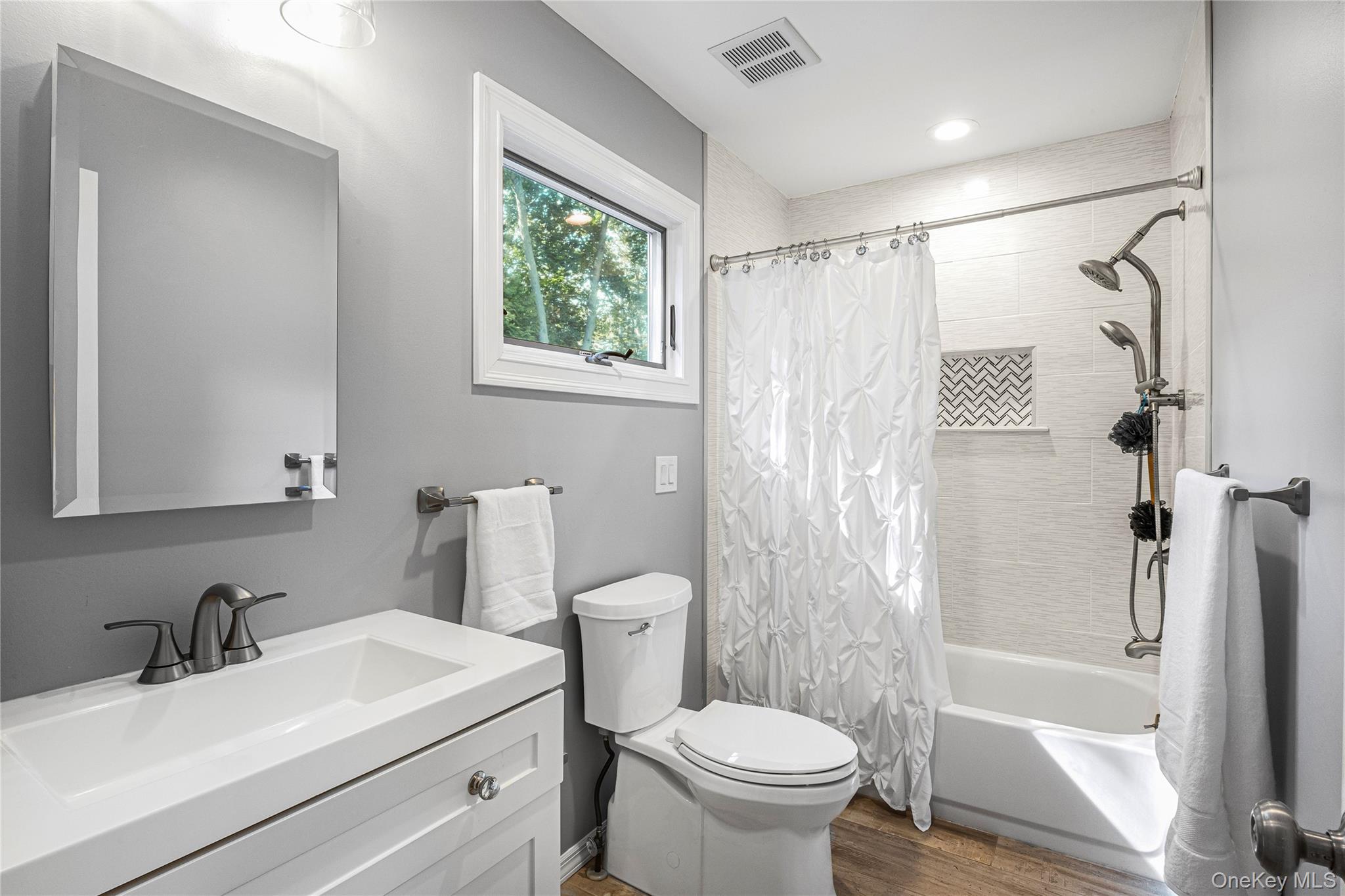 8 Andover Drive, Port Jefferson Station, NY 11776