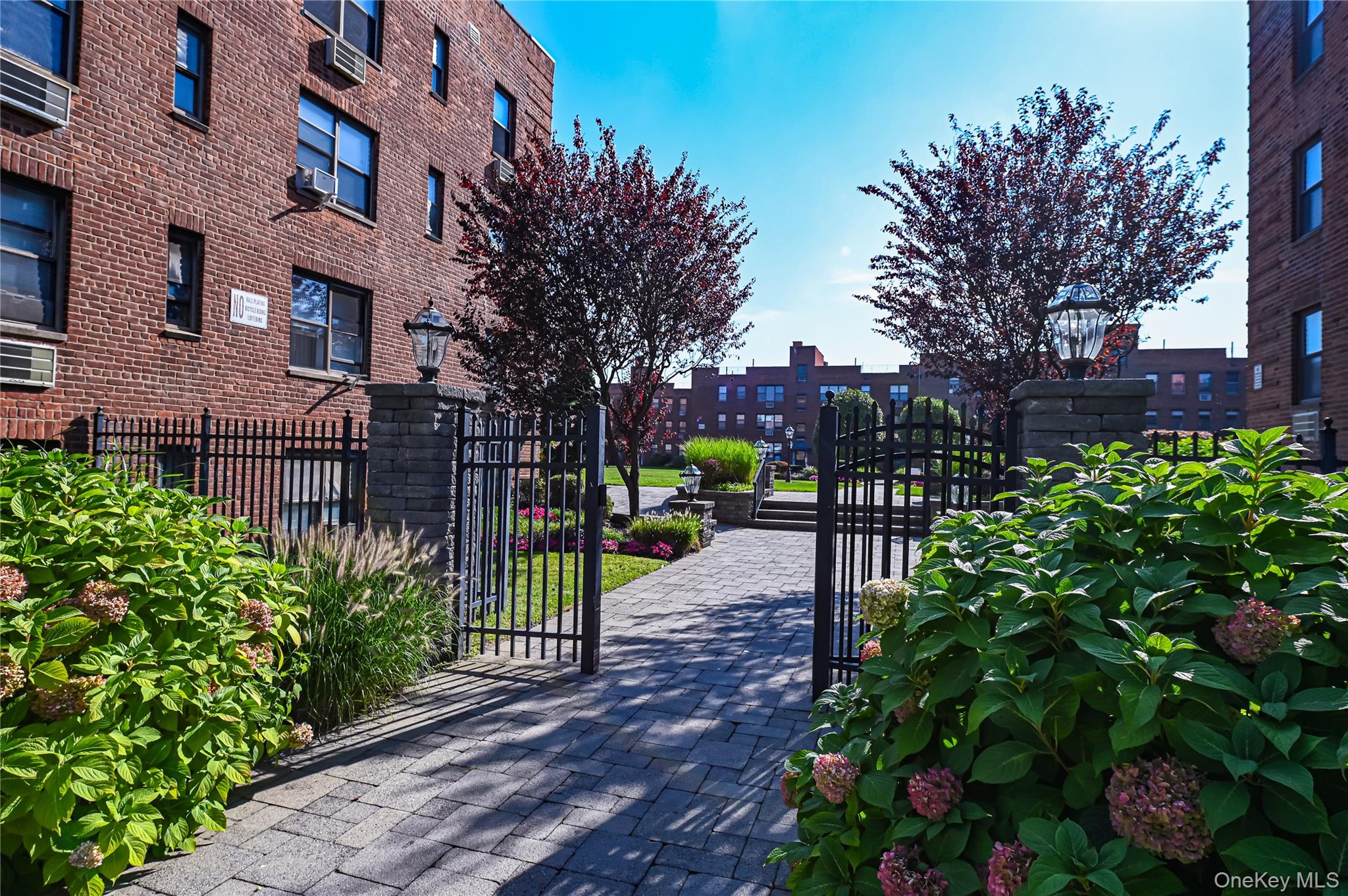 1 Jefferson Avenue # J10, Rockville Centre, NY 11570