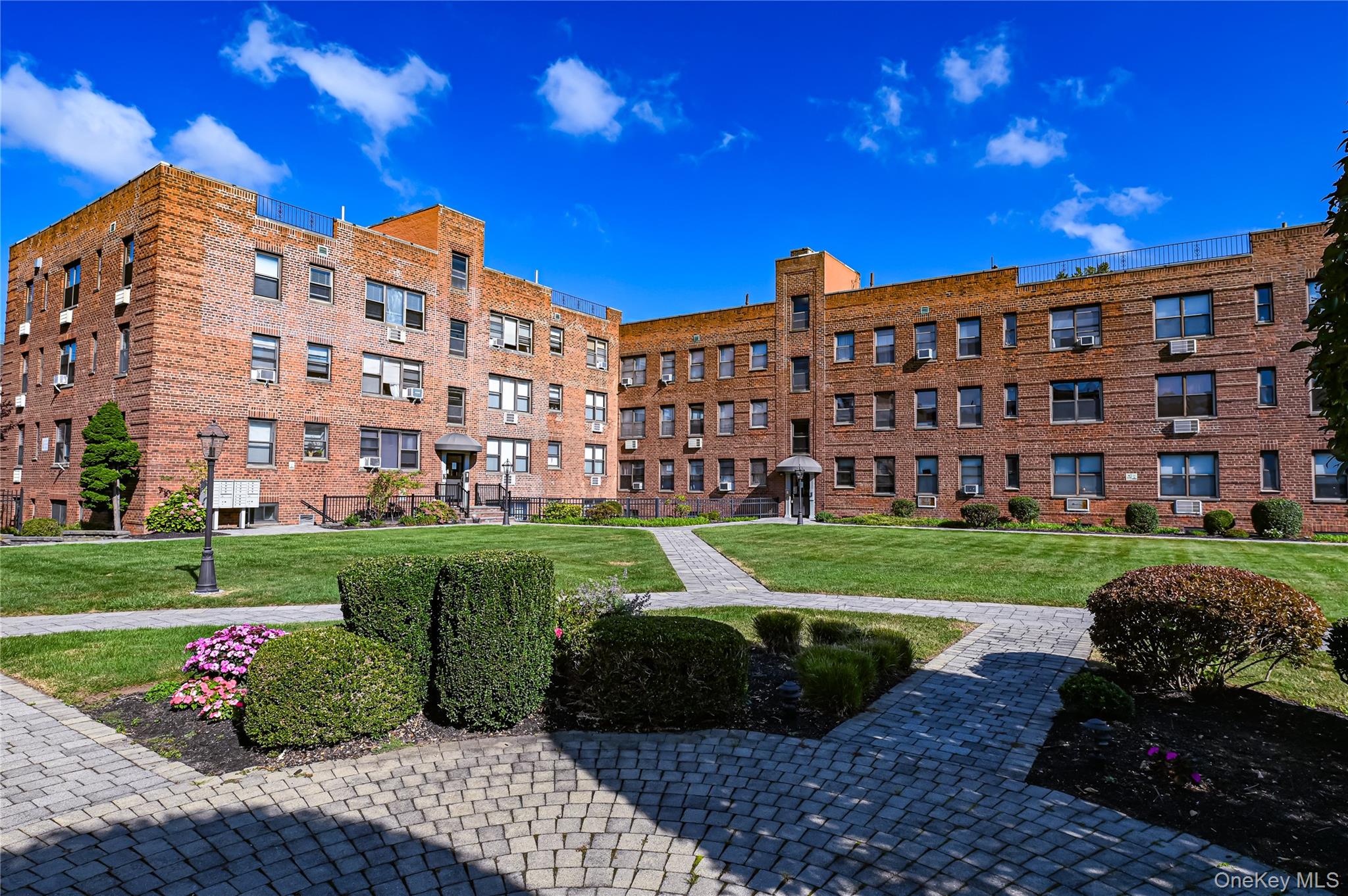 1 Jefferson Avenue # J10, Rockville Centre, NY 11570