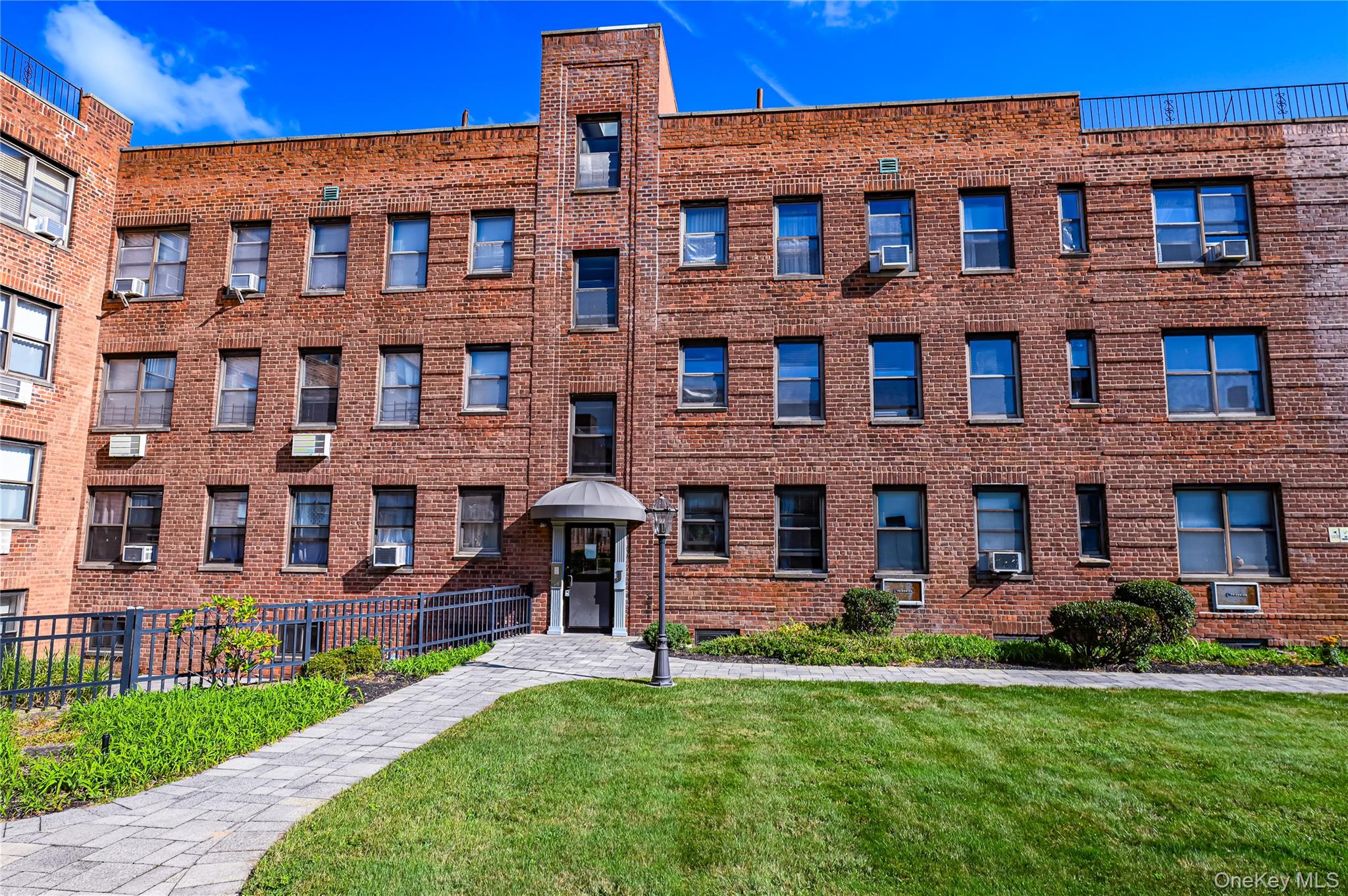 1 Jefferson Avenue # J10, Rockville Centre, NY 11570