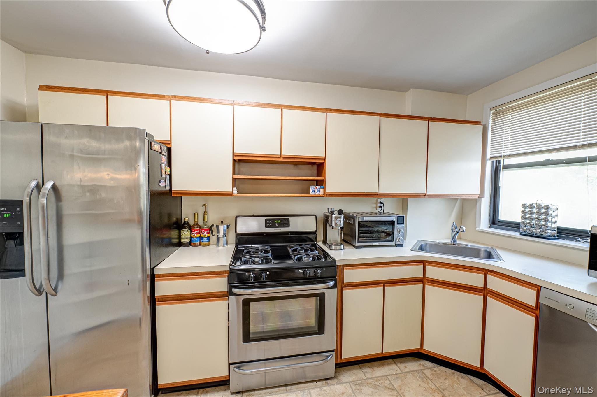 1 Jefferson Avenue # J10, Rockville Centre, NY 11570