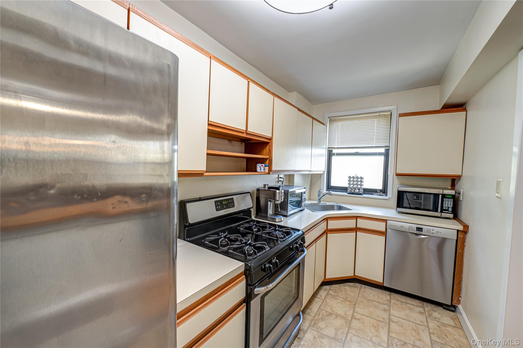 1 Jefferson Avenue # J10, Rockville Centre, NY 11570