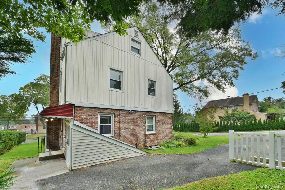 106 Grandview Avenue, Great Neck, NY 11020