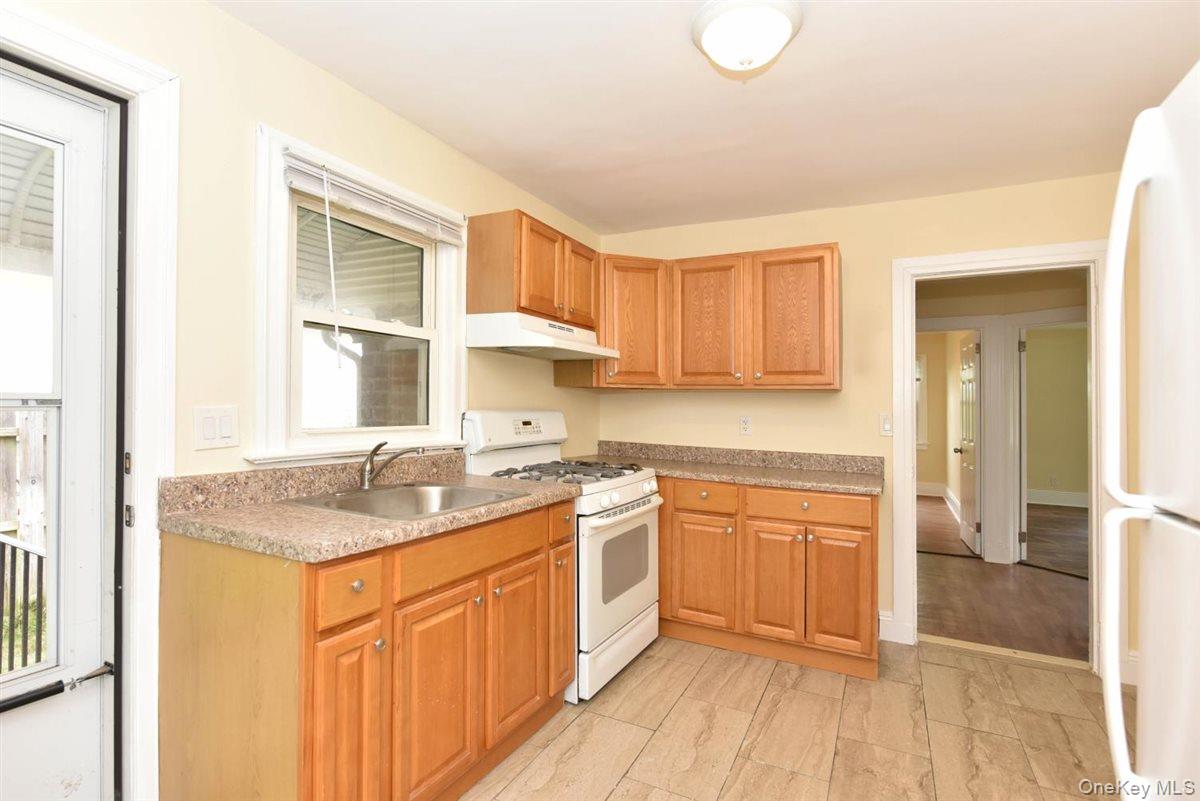 106 Grandview Avenue, Great Neck, NY 11020