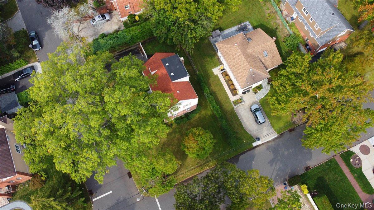 106 Grandview Avenue, Great Neck, NY 11020