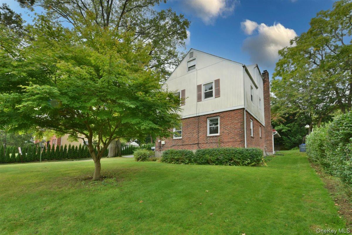 106 Grandview Avenue, Great Neck, NY 11020