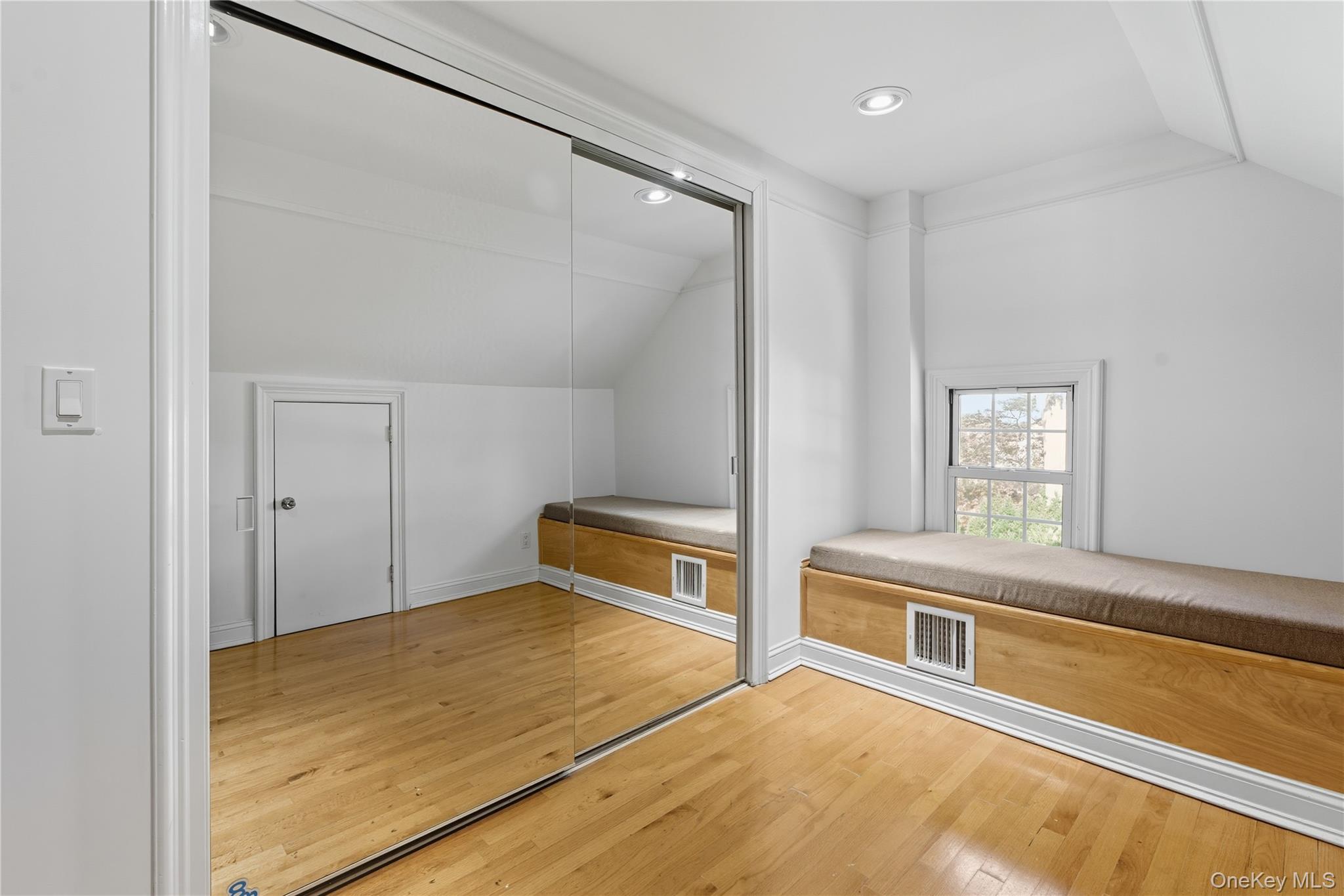 255-10 Iowa Road, Little Neck, NY 11362